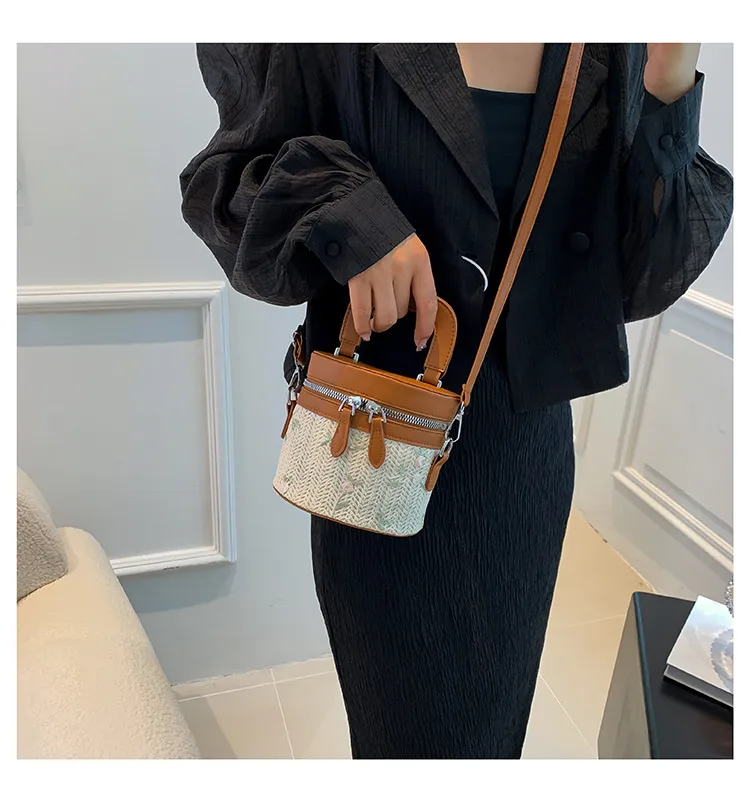 Internet Celebrity Woven Fashionable Elegant Handbag  Summer New Stylish Shoulder Bag Straw Woven Textured Bucket Bag Trendy display picture 13