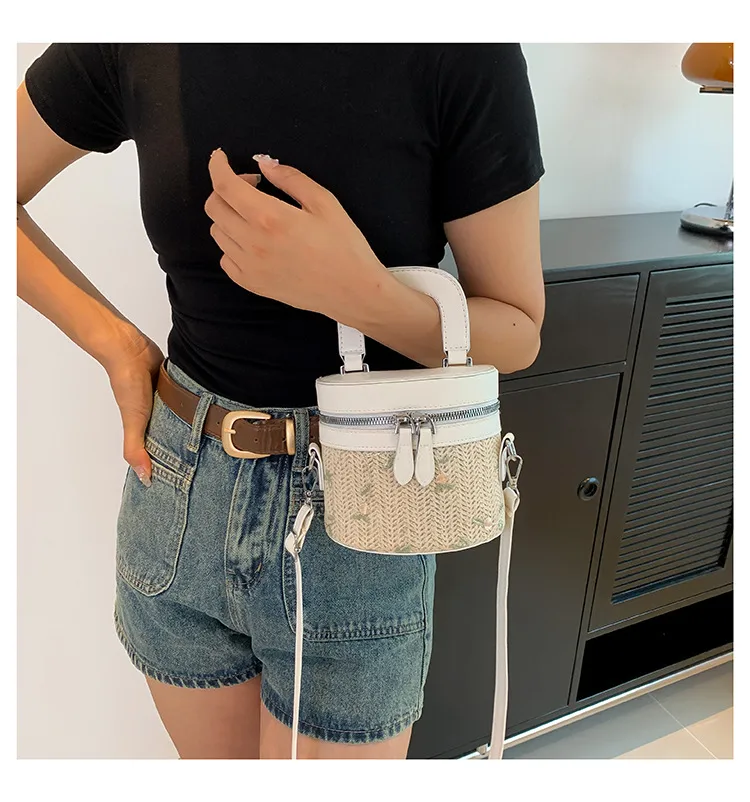 Internet Celebrity Woven Fashionable Elegant Handbag  Summer New Stylish Shoulder Bag Straw Woven Textured Bucket Bag Trendy display picture 15