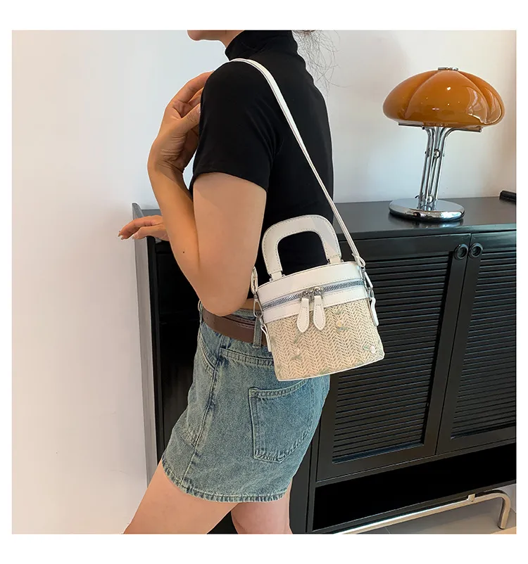 Internet Celebrity Woven Fashionable Elegant Handbag  Summer New Stylish Shoulder Bag Straw Woven Textured Bucket Bag Trendy display picture 17