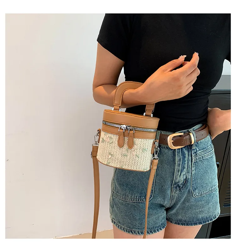 Internet Celebrity Woven Fashionable Elegant Handbag  Summer New Stylish Shoulder Bag Straw Woven Textured Bucket Bag Trendy display picture 18