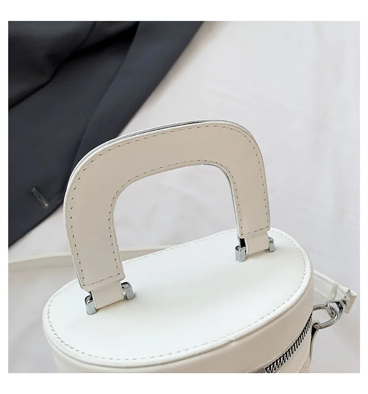 Internet Celebrity Woven Fashionable Elegant Handbag  Summer New Stylish Shoulder Bag Straw Woven Textured Bucket Bag Trendy display picture 23