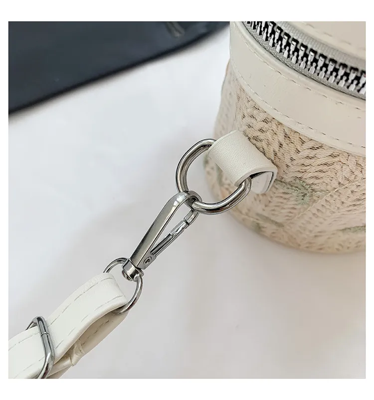 Internet Celebrity Woven Fashionable Elegant Handbag  Summer New Stylish Shoulder Bag Straw Woven Textured Bucket Bag Trendy display picture 24