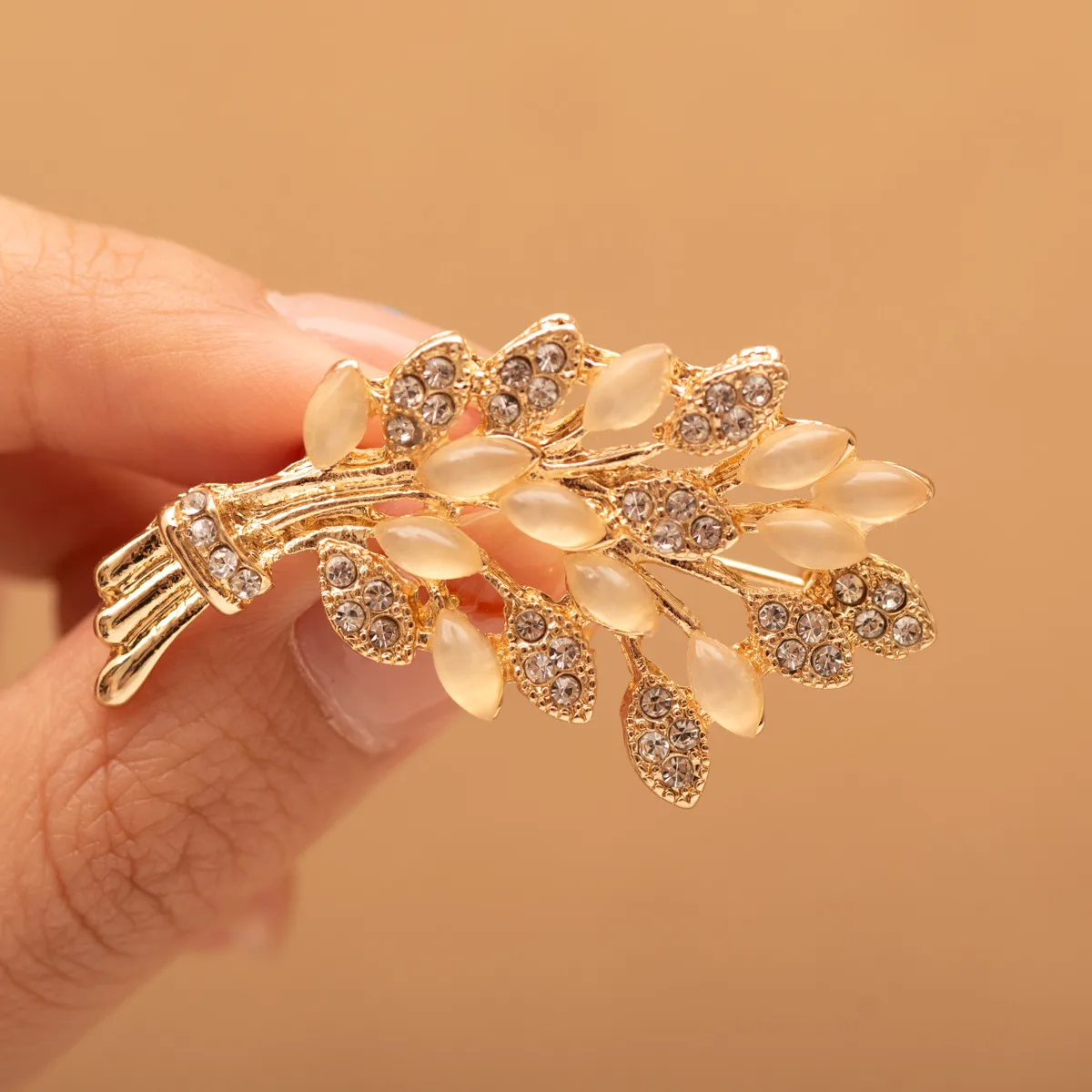 New Style Brooch Women's High-end Zinc Alloy Niche Corsage Fresh And Sweet Clothing Accessories Clothing Accessories display picture 4