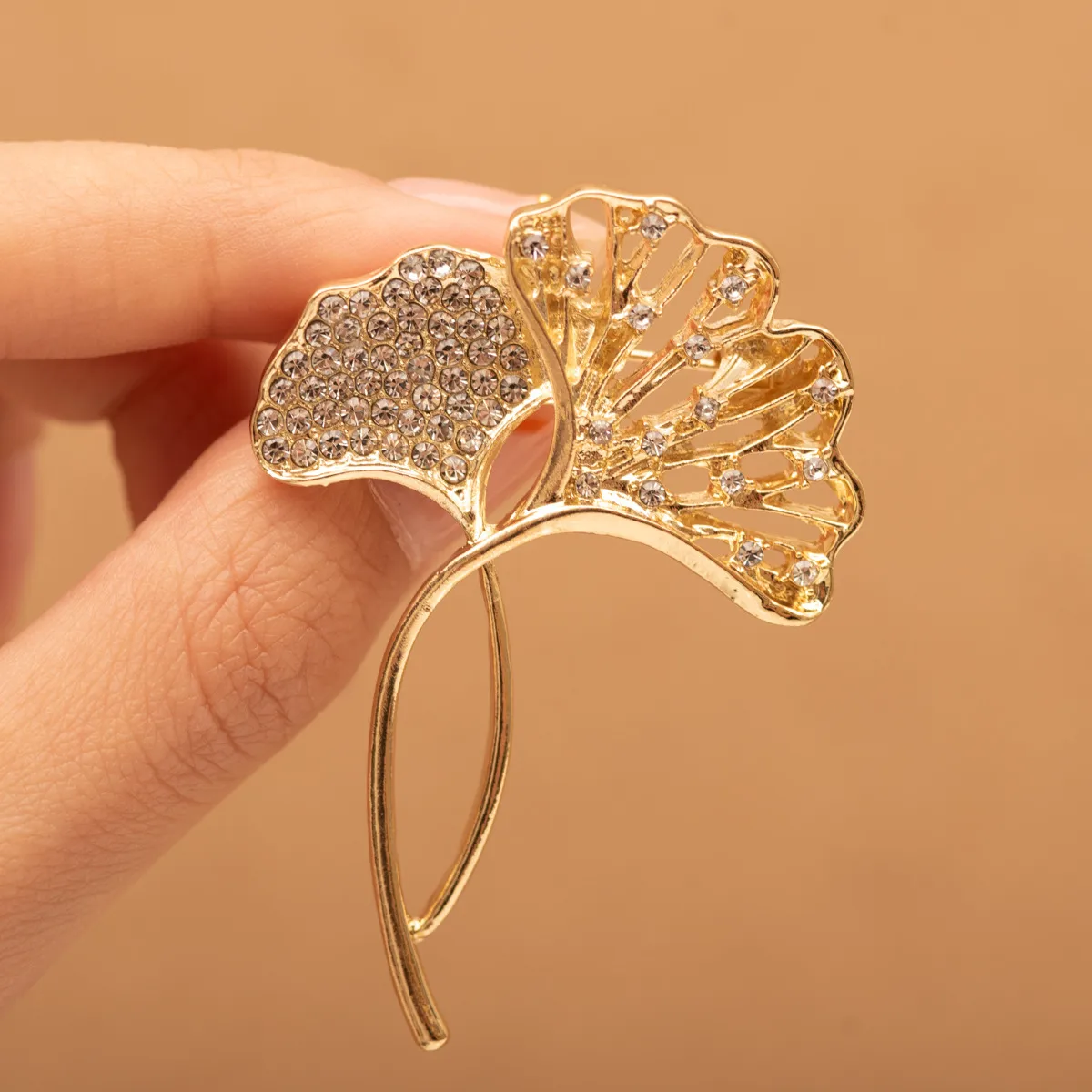 New Style Brooch Women's High-end Zinc Alloy Niche Corsage Fresh And Sweet Clothing Accessories Clothing Accessories display picture 3
