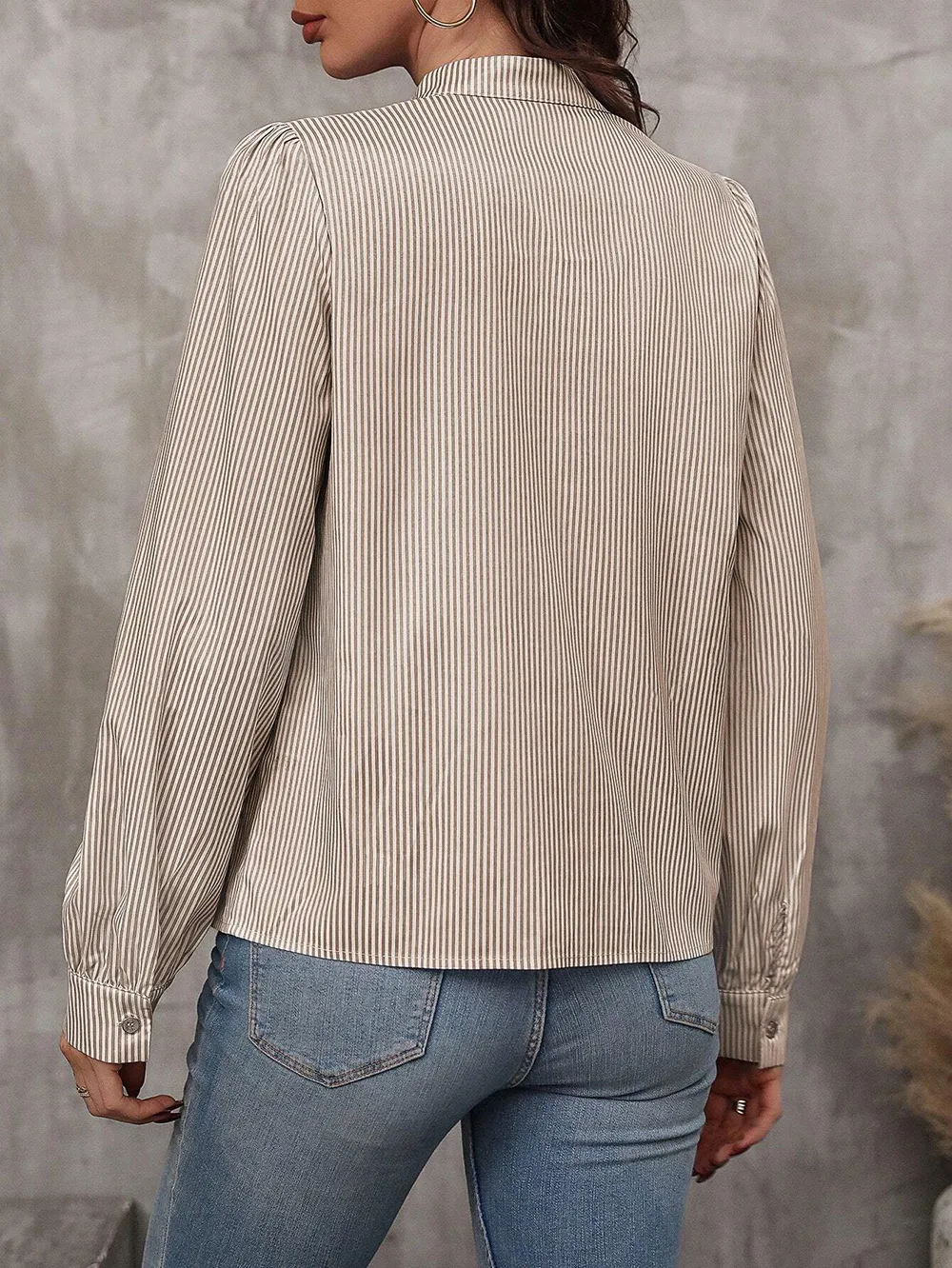 New Women's   Half-open Collar Lace-up Pullover Long-sleeved Elegant Commuter Striped Shirt display picture 5