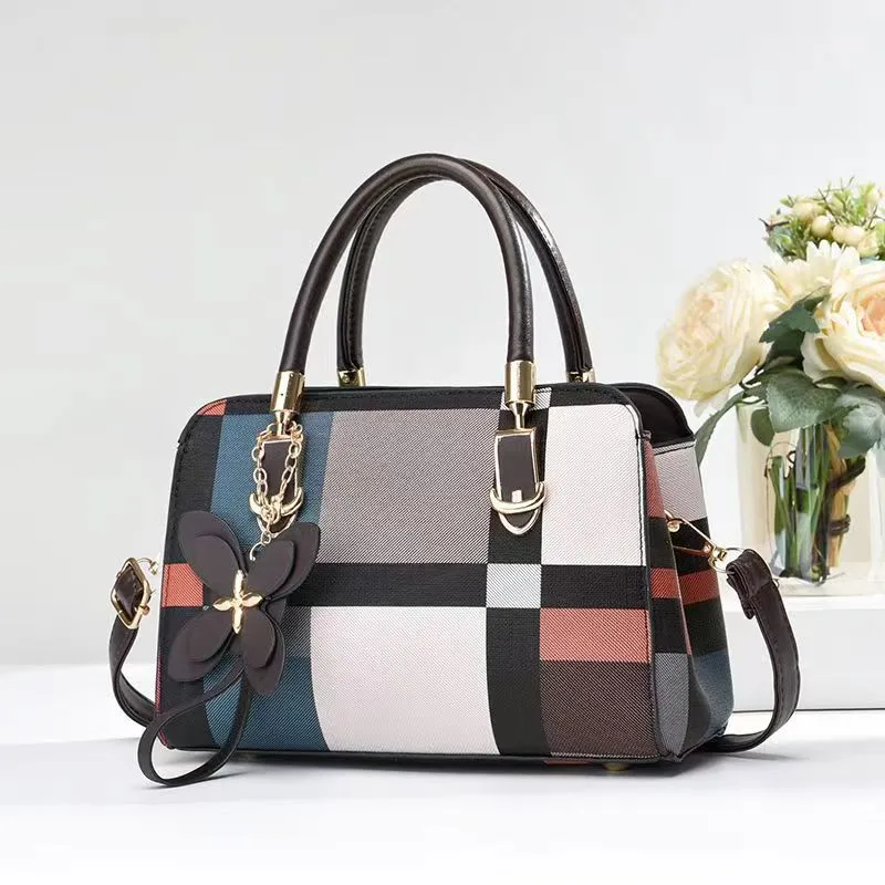 Explosive Women's Bag Quality Color Matching Handbag Large Capacity Shoulder Bag Simple Elegant Bags display picture 5