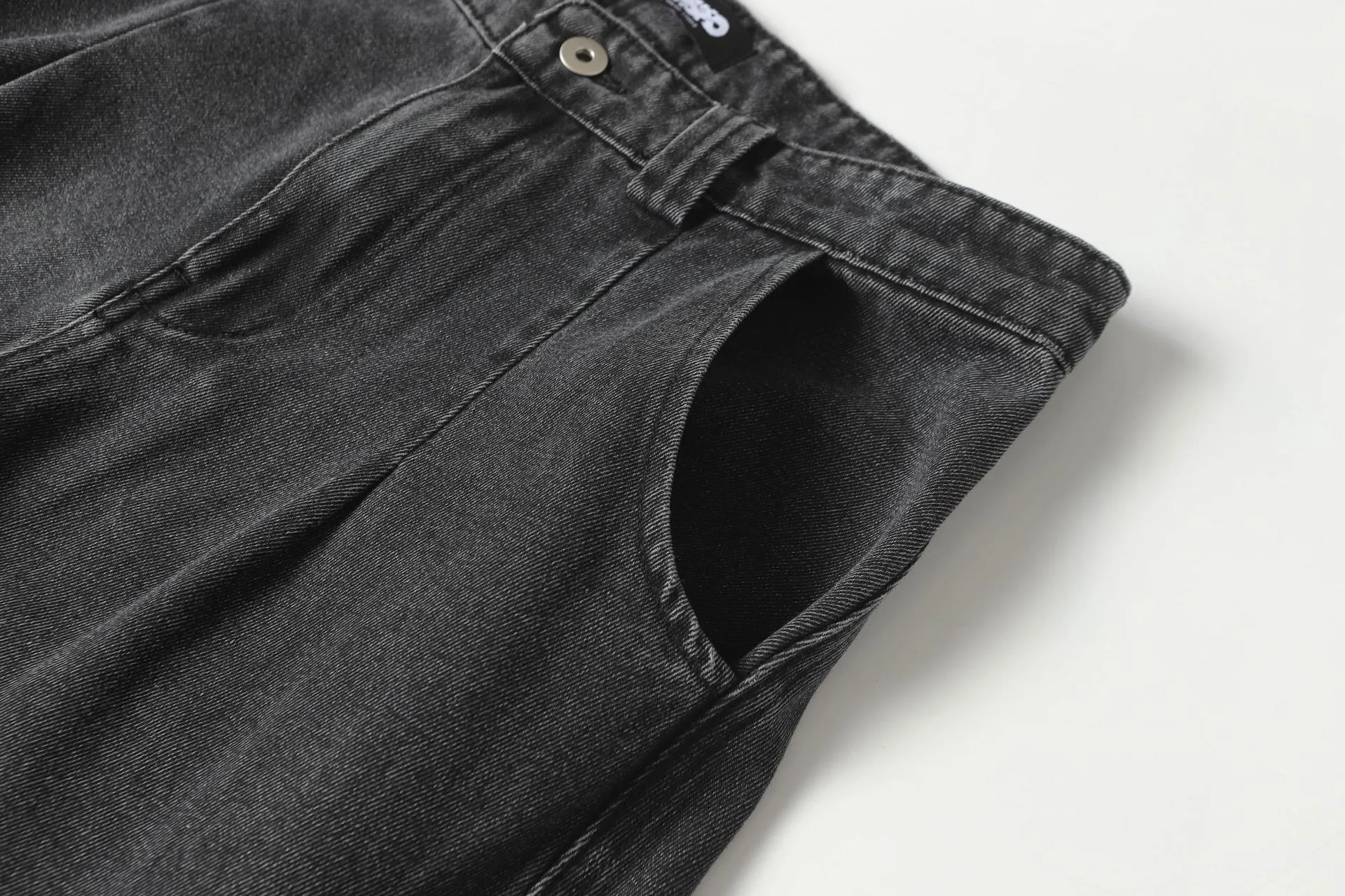 Jiayiku Men's  New American High Street Pleated Rivet Retro Washed Jeans Scimitar Wide Leg Trousers display picture 7