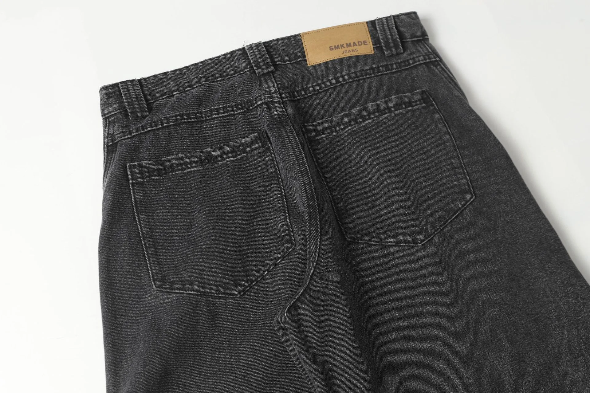 Jiayiku Men's  New American High Street Pleated Rivet Retro Washed Jeans Scimitar Wide Leg Trousers display picture 9