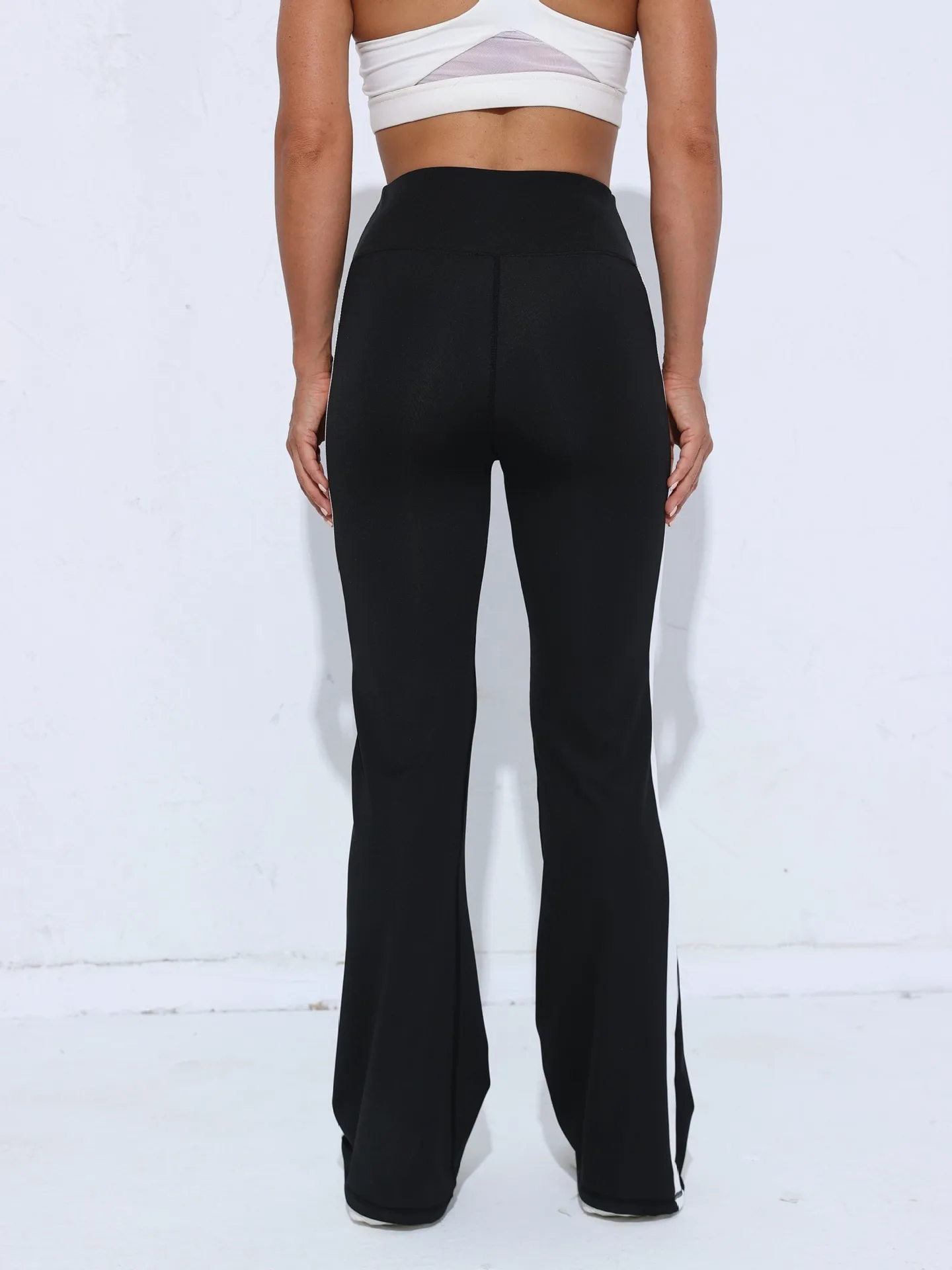 New Color Matching Yoga Flared Pants High Waist Hip Sports Pants Indoor Dance Fitness Flared Pants display picture 2