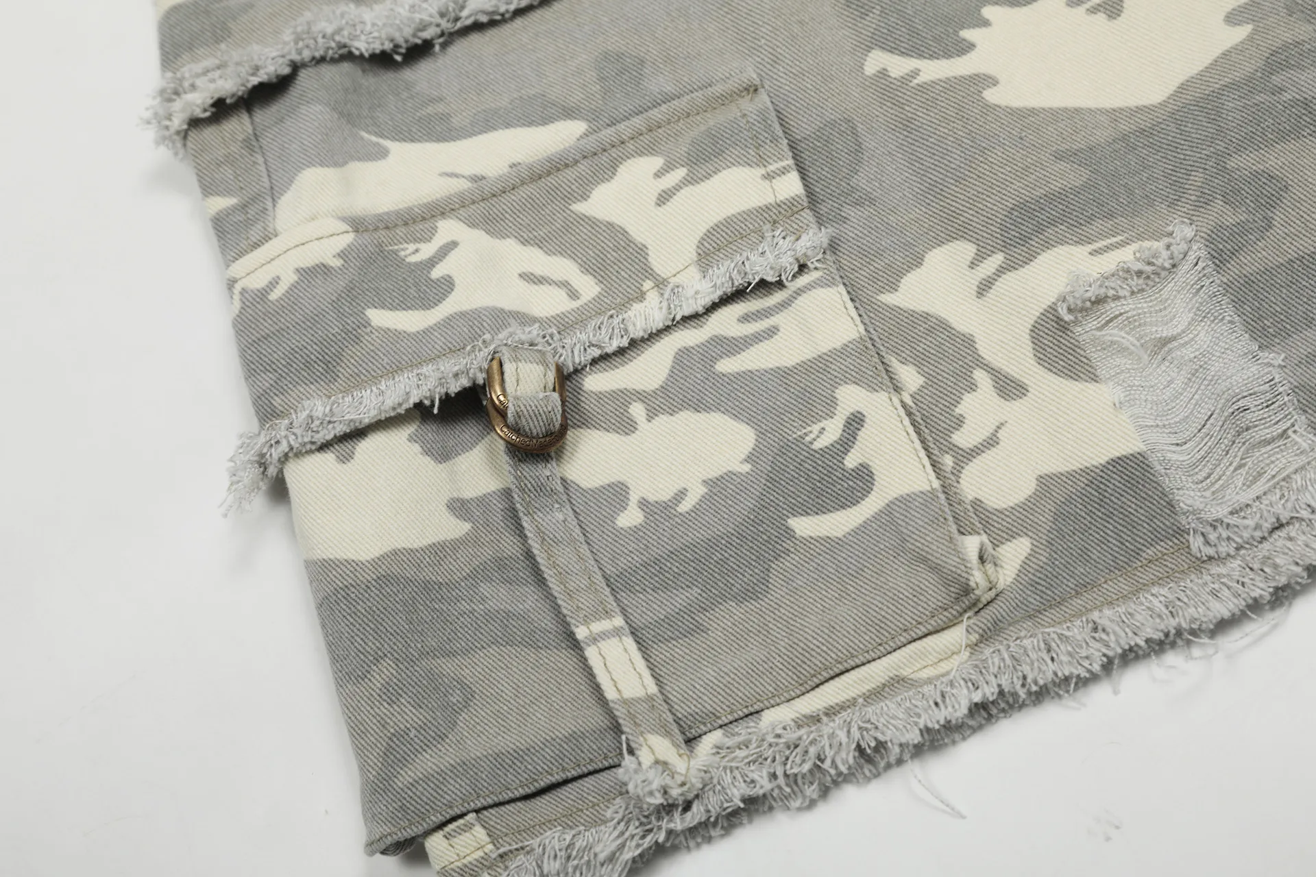 Jiayiku Men's Leopard Print Camouflage Capri Pants American Washed Rough Edge Jeans Men's And Women's Loose Straight Short Pants display picture 13