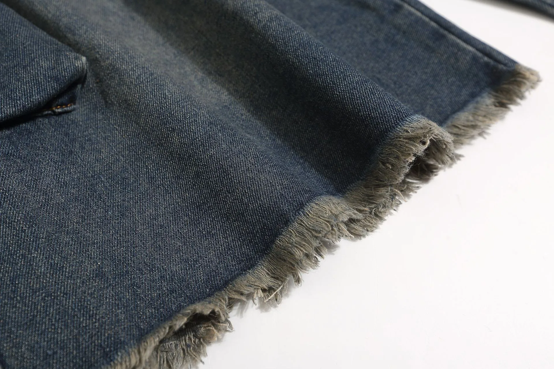Jiayiku Men's  New American Style Retro Washed Rough Edge Tooling Denim Shorts Loose Straight Pants display picture 10