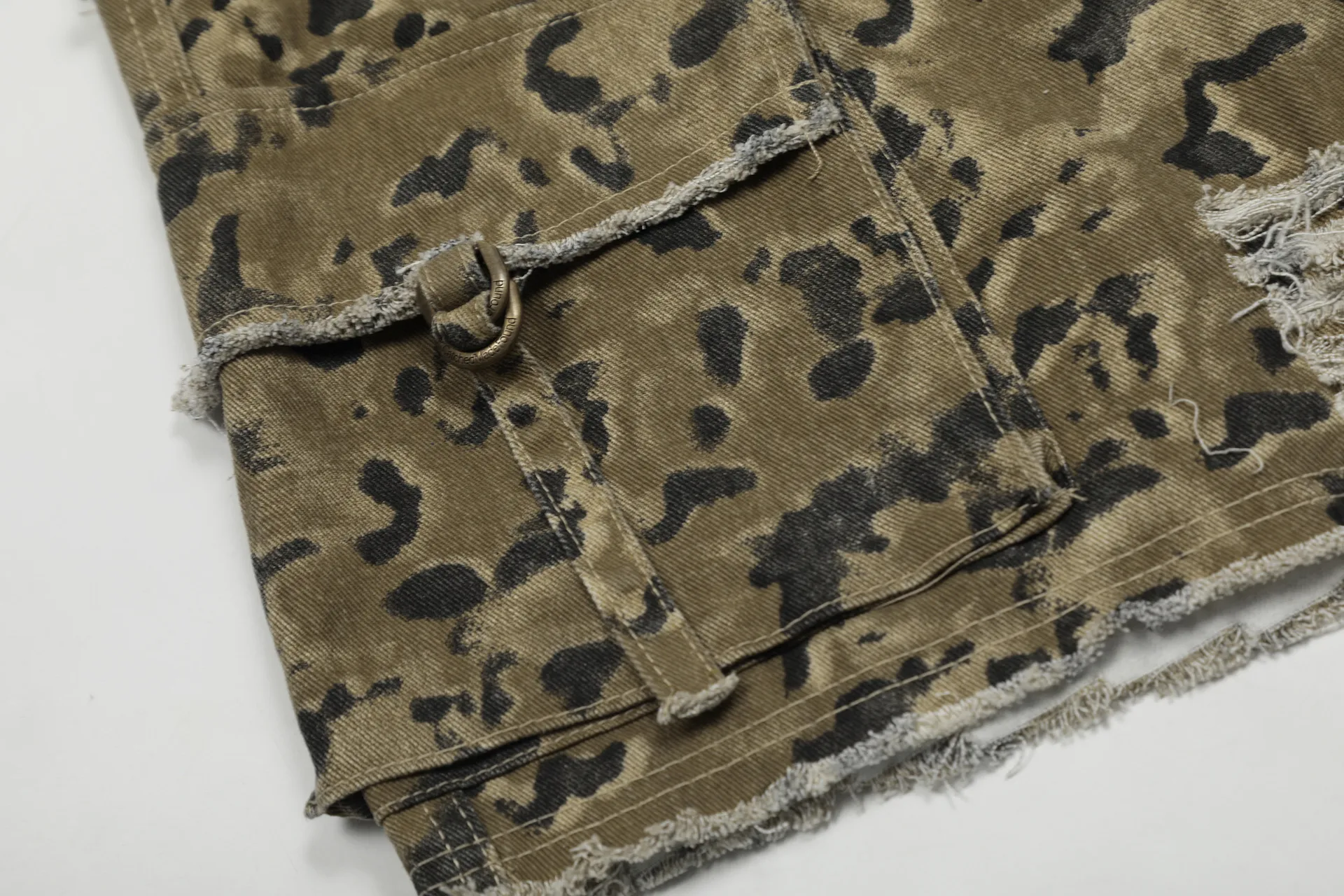 Jiayiku Men's Leopard Print Camouflage Capri Pants American Washed Rough Edge Jeans Men's And Women's Loose Straight Short Pants display picture 23