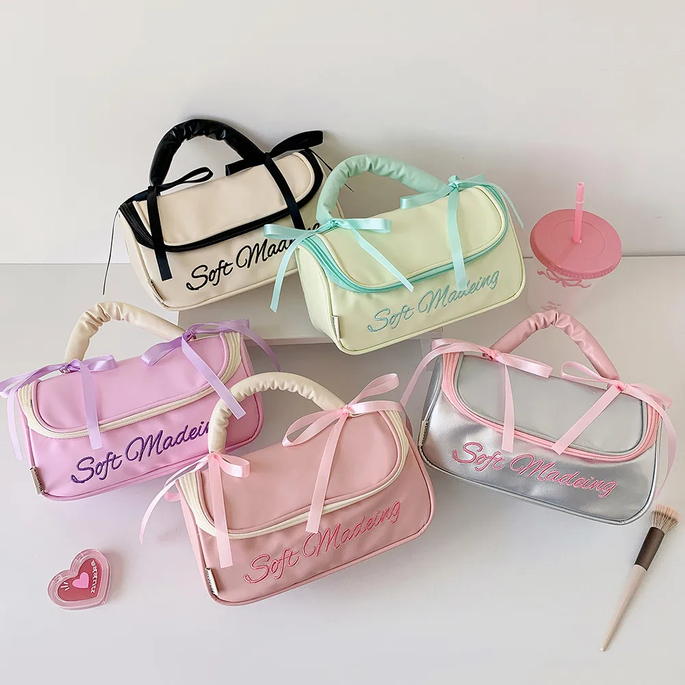 Ins Simple Large Capacity Portable Storage Bag Student High-value Stationery Pencil Case PU Portable Wash Bag Storage Bag display picture 3