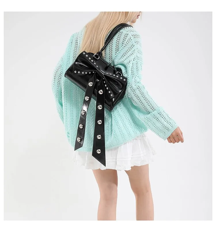 Women's Pu Leather Solid Color Bow Knot Streetwear Square Zipper Shoulder Bag display picture 7