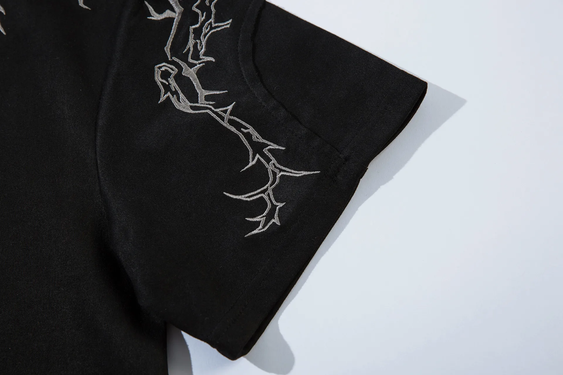 Jiayiku  Summer T-Shirt Men's American Street Fashion Brand  Tee Thorn Embroidered Suede Short-Sleeved T-Shirt display picture 17