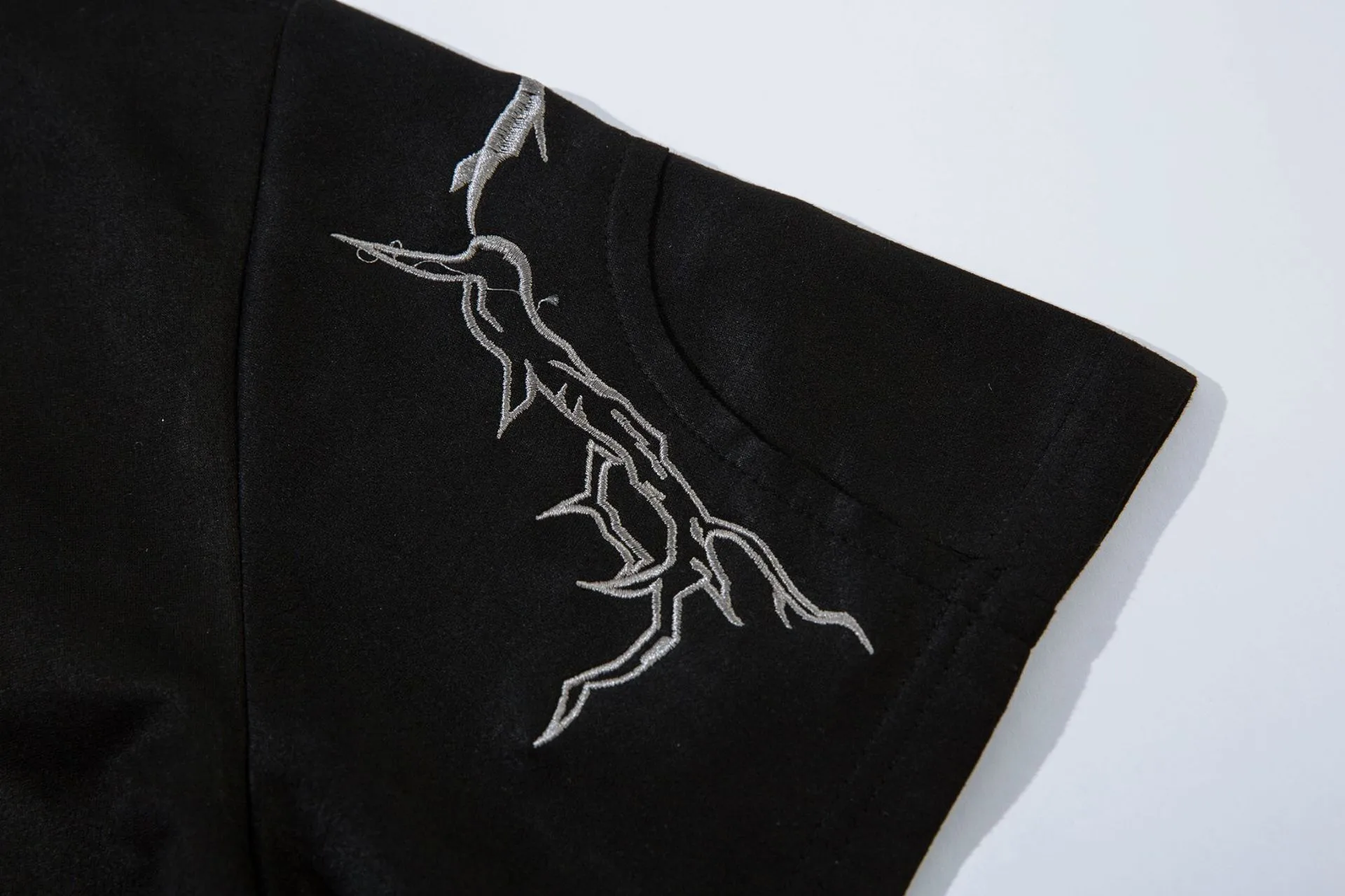 Jiayiku  Summer T-Shirt Men's American Street Fashion Brand  Tee Thorn Embroidered Suede Short-Sleeved T-Shirt display picture 20