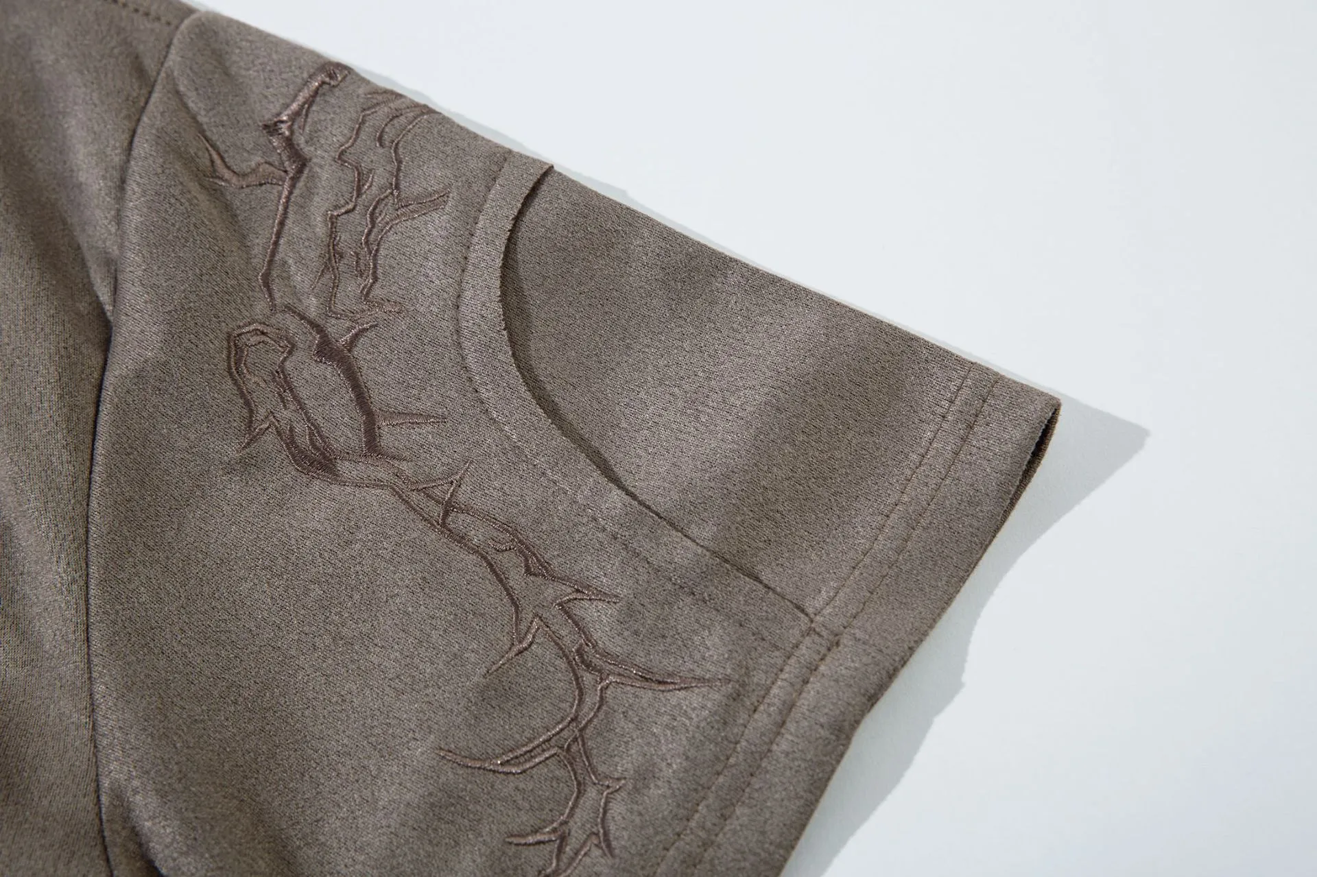 Jiayiku  Summer T-Shirt Men's American Street Fashion Brand  Tee Thorn Embroidered Suede Short-Sleeved T-Shirt display picture 26