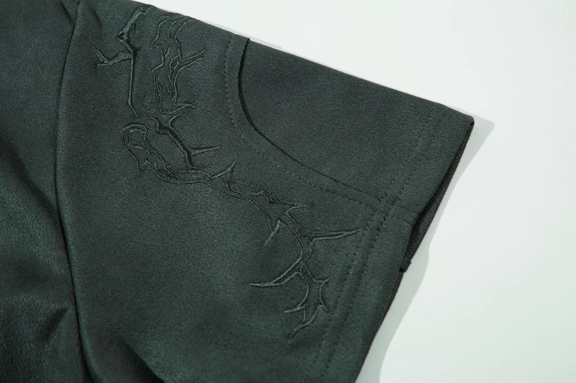 Jiayiku  Summer T-Shirt Men's American Street Fashion Brand  Tee Thorn Embroidered Suede Short-Sleeved T-Shirt display picture 35