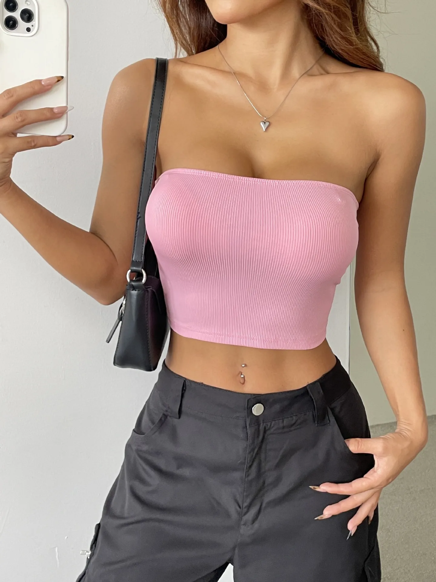 Explosions   Sexy Navel Strapless One-piece Strap Vest Outer Wear Chest Wrap Vest Women's Vest display picture 4