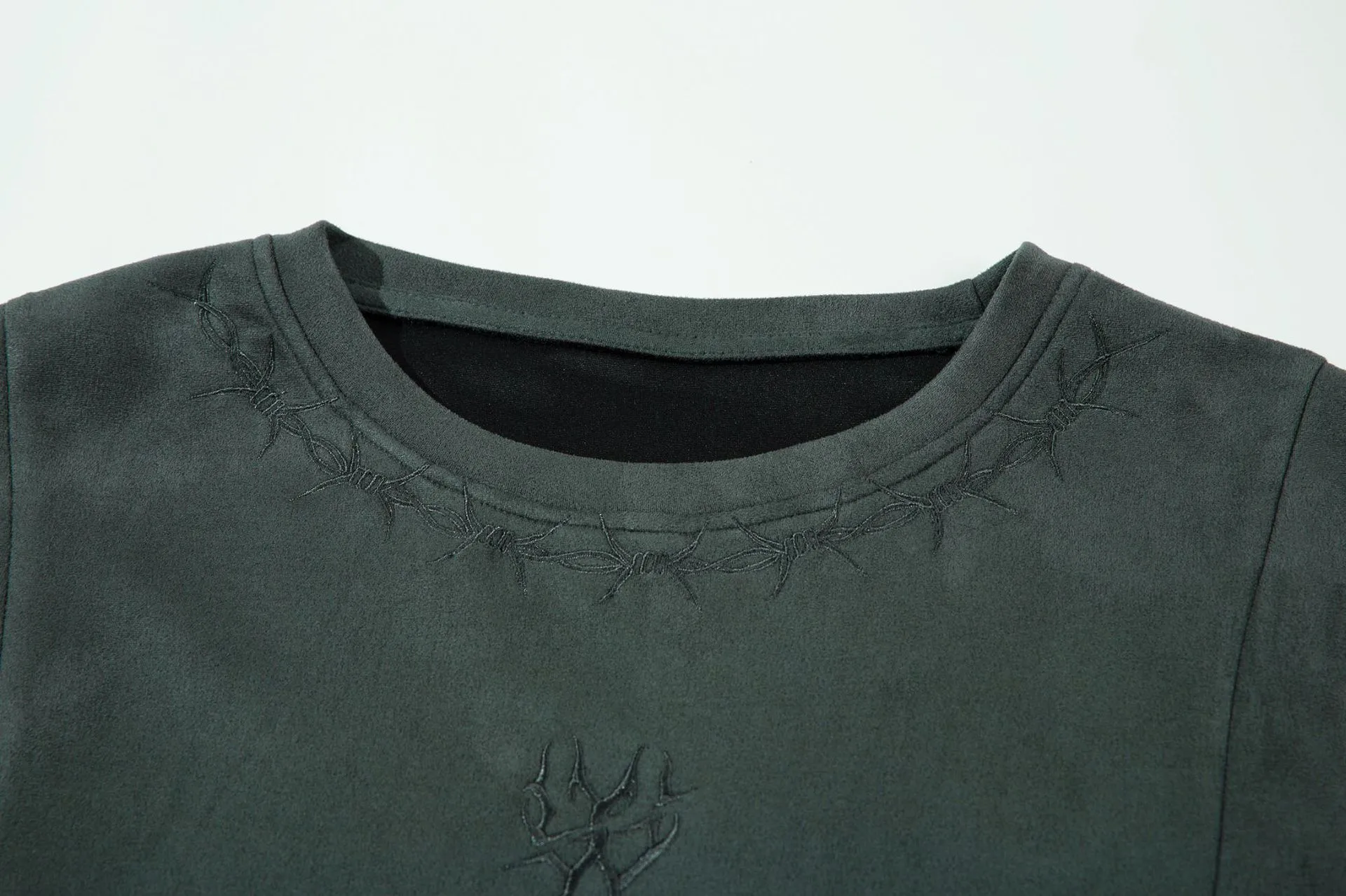 Jiayiku  Summer T-shirt Men's American Street Dark Tide Brand Tee Thorn Embroidered Suede T-shirt Short Sleeve display picture 9