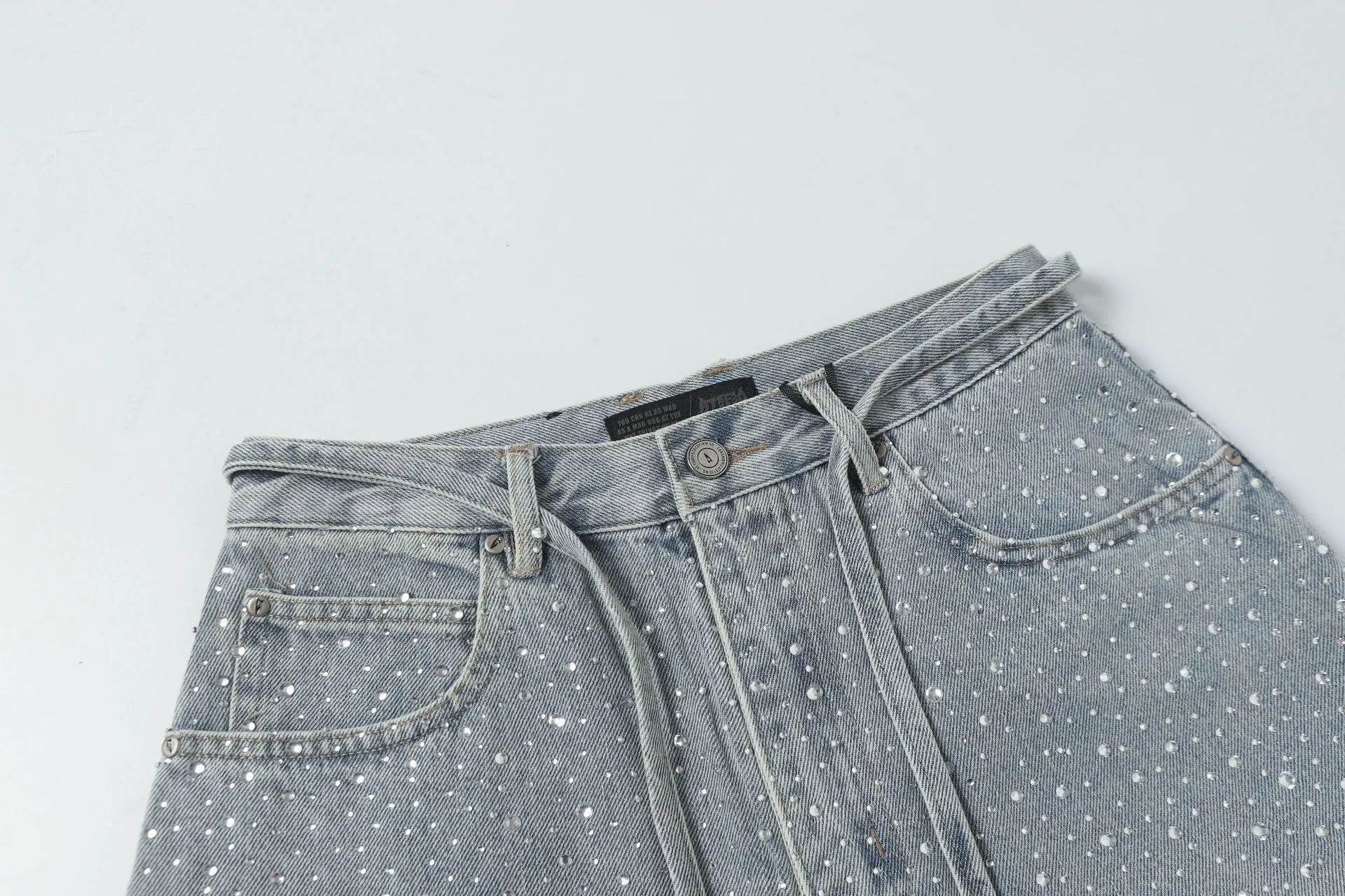 Jiayiku Men's  High Street American Style Vintage Washed Rough Edge Denim Shorts Personalized Hot Drilling Pants Wide Legs display picture 16