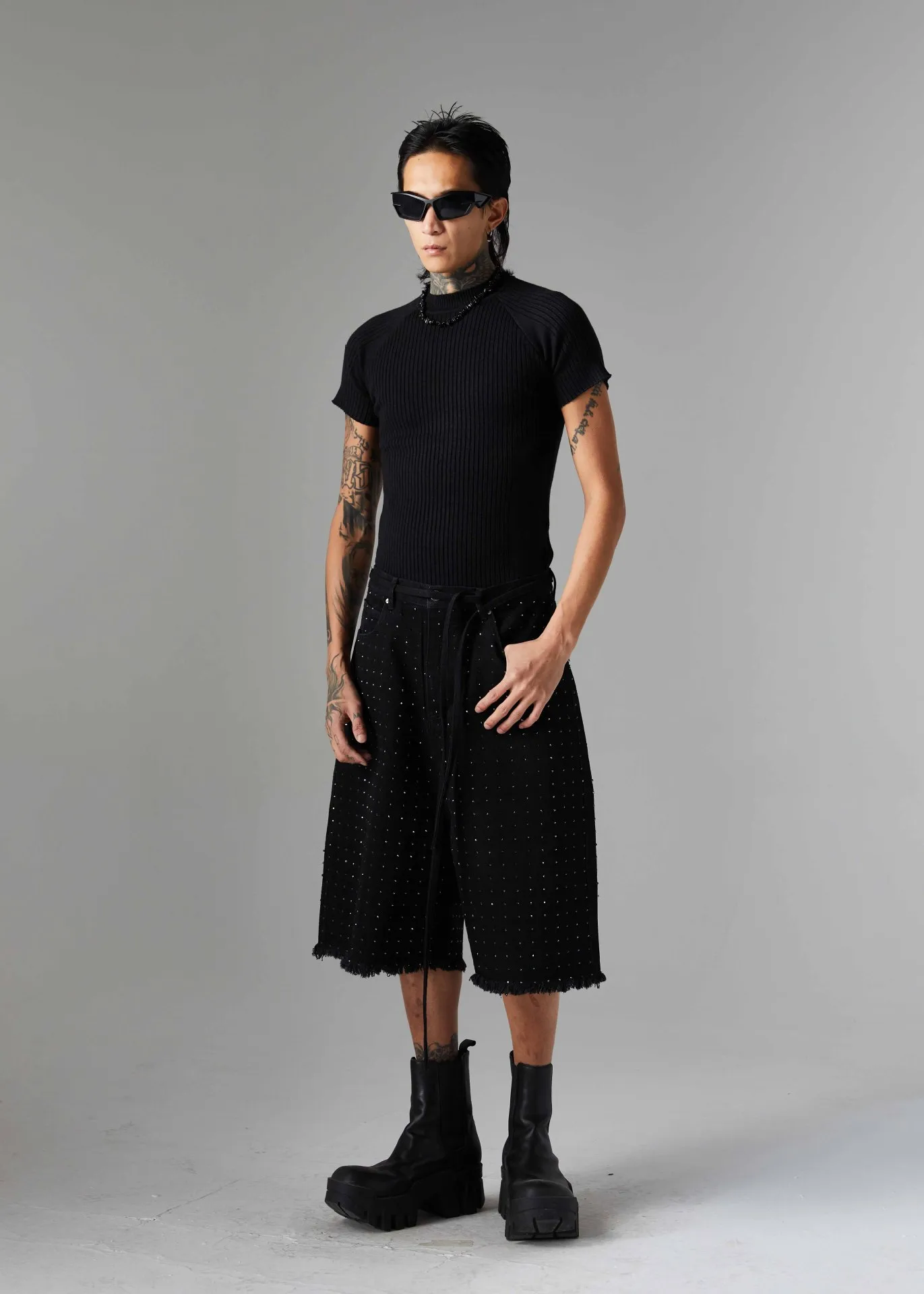 Jiayiku Men's  High Street American Style Vintage Washed Burr Edge Denim Shorts Heavy-duty Hot-drill Distinctive Pants display picture 5