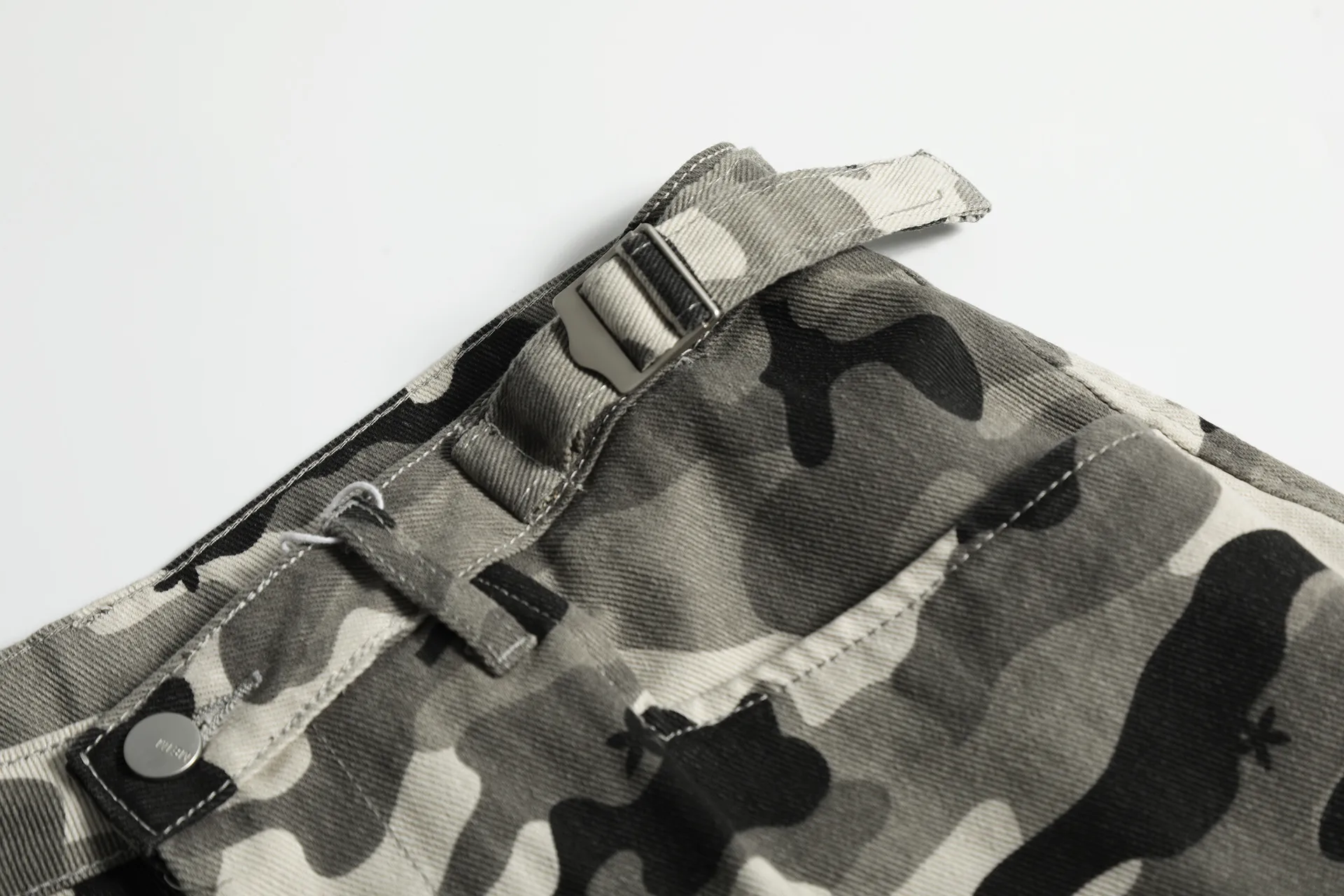Jiayiku Men's Clothing  American Style Trendy Brand Camouflage Overalls Shorts Men's Loose High-end Wide-leg Pants display picture 11