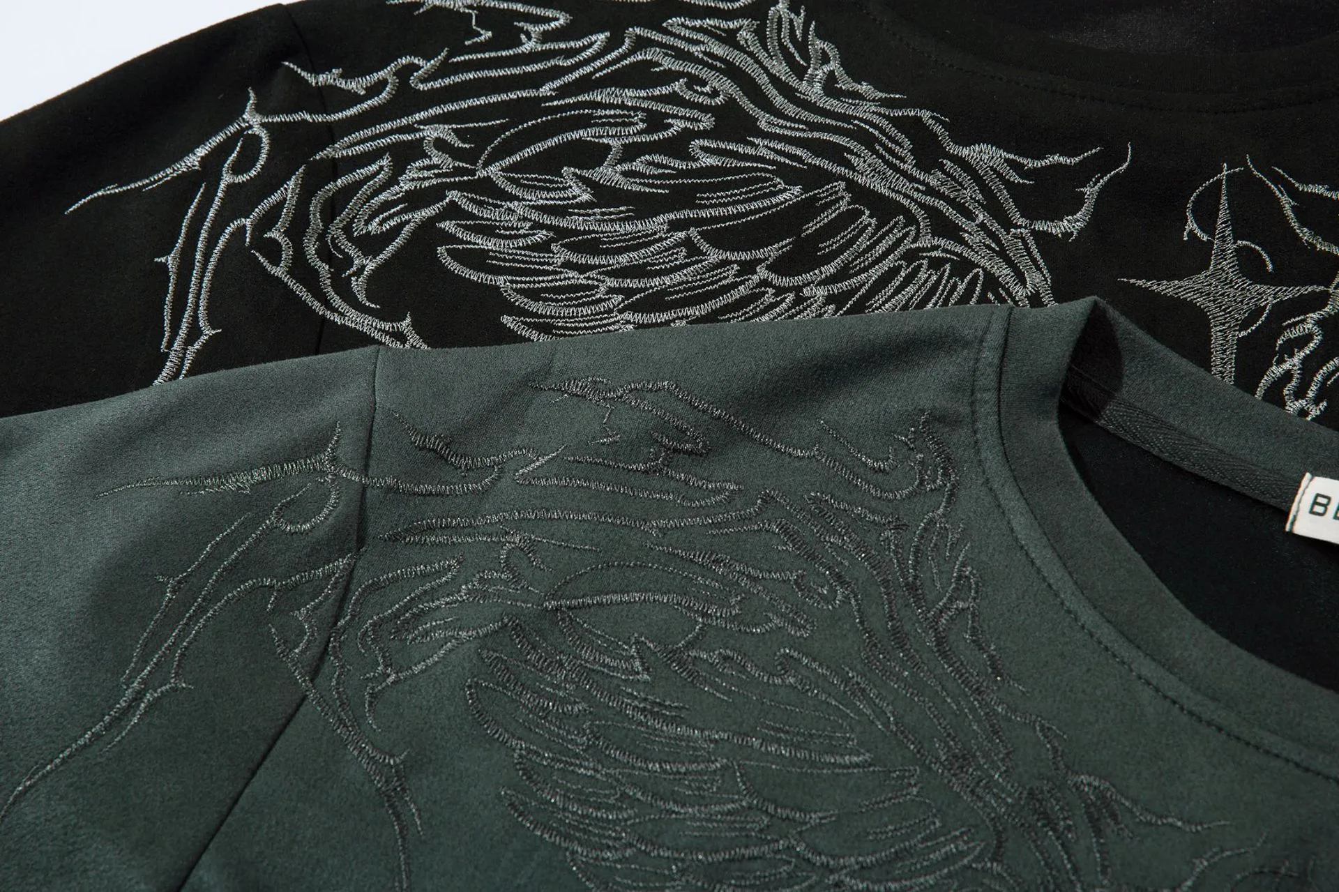 Jiayiku  Summer T-Shirt Men's American Street Dark Fashion Brand Skull Skeleton Embroidered Suede Short-Sleeved T-Shirt display picture 8