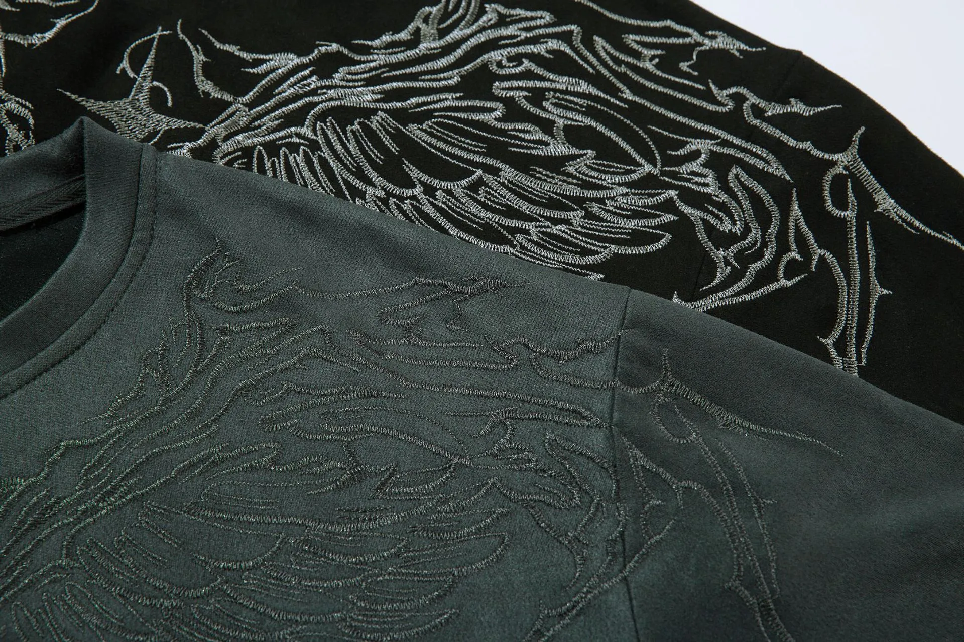 Jiayiku  Summer T-Shirt Men's American Street Dark Fashion Brand Skull Skeleton Embroidered Suede Short-Sleeved T-Shirt display picture 9