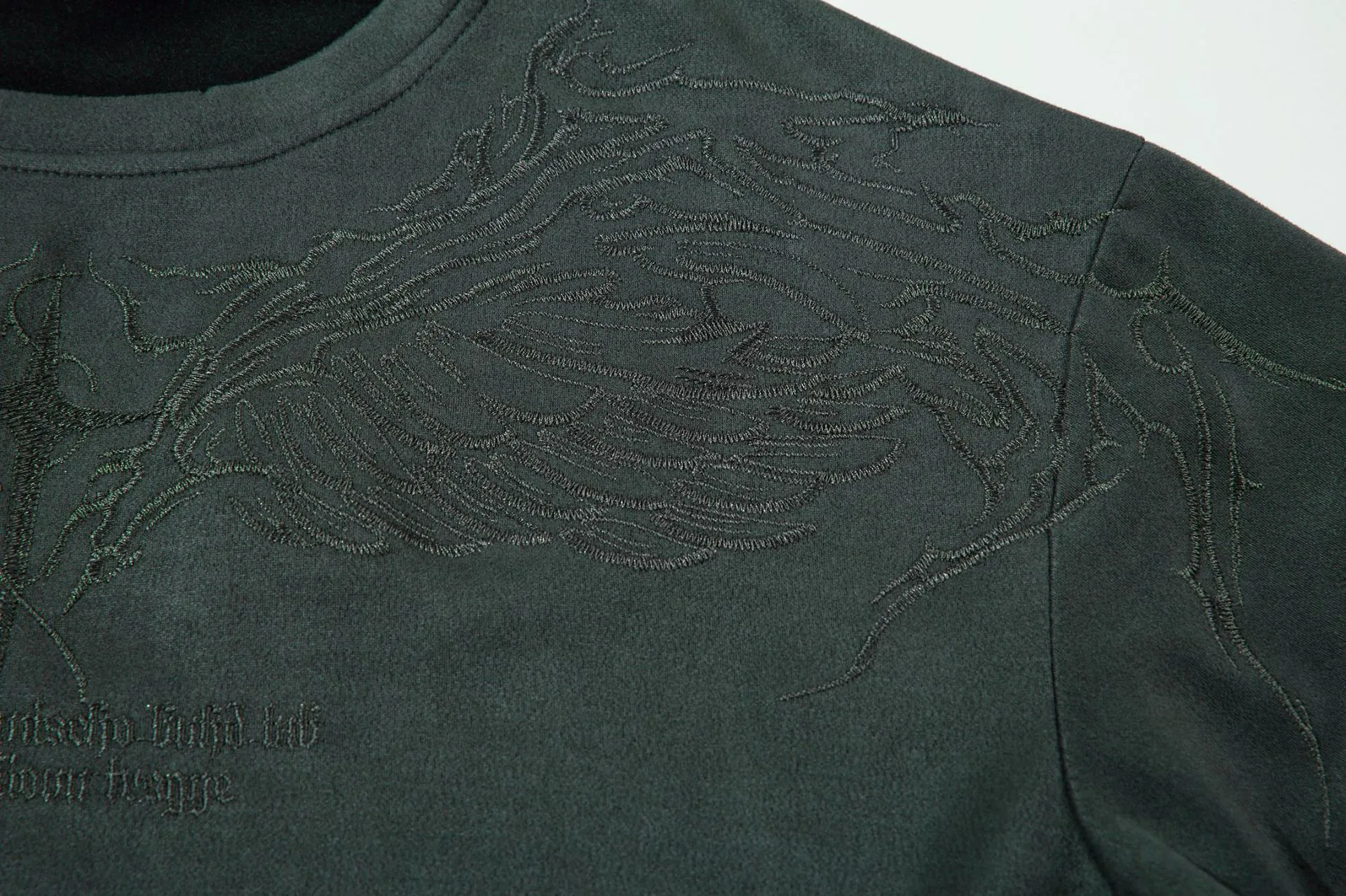 Jiayiku  Summer T-Shirt Men's American Street Dark Fashion Brand Skull Skeleton Embroidered Suede Short-Sleeved T-Shirt display picture 18
