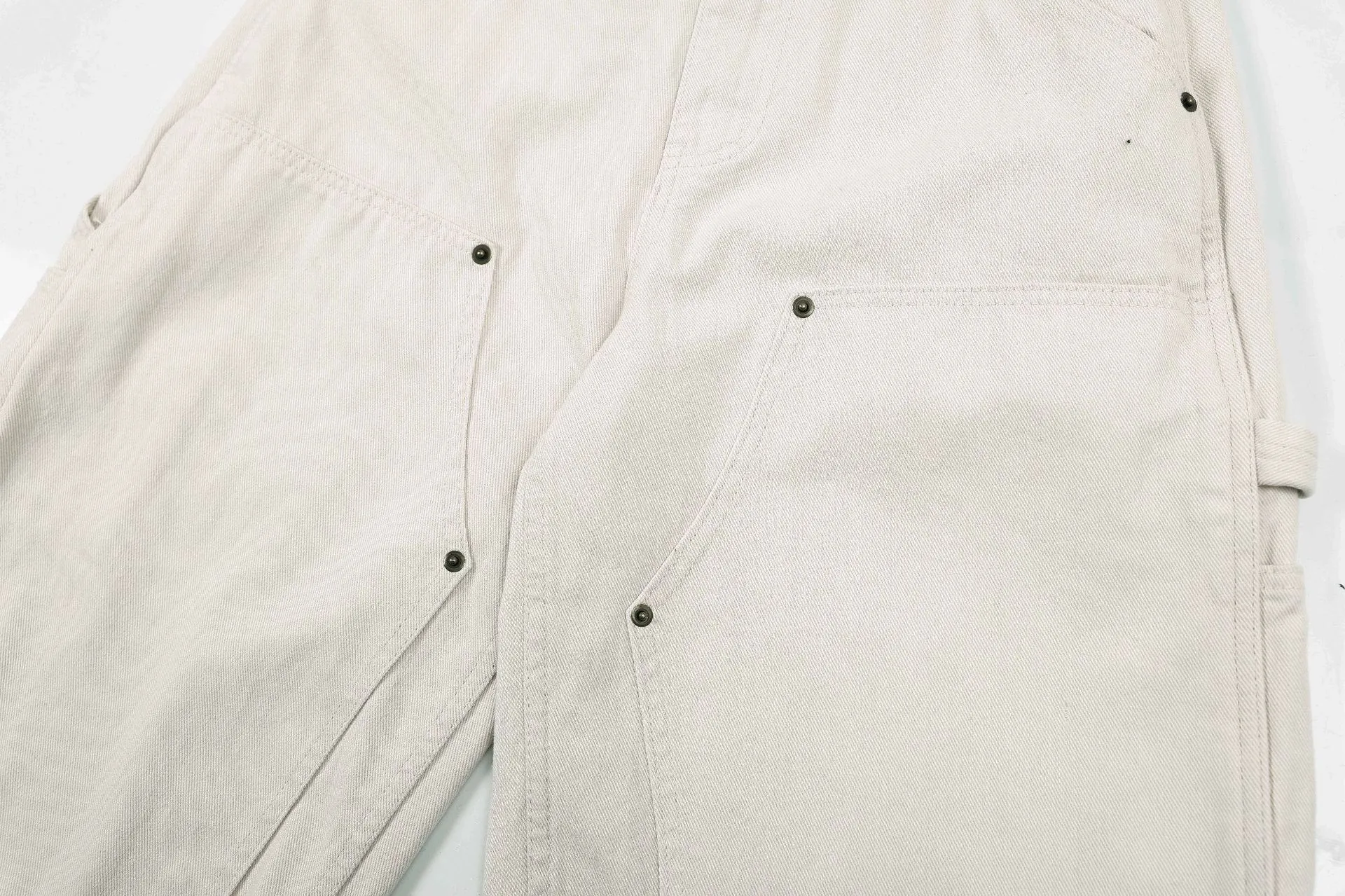 Jiayiku Men's  American Retro Rivet Cutting Wood Fold Denim Shorts Men's Washed Damaged Five-point Pants display picture 18