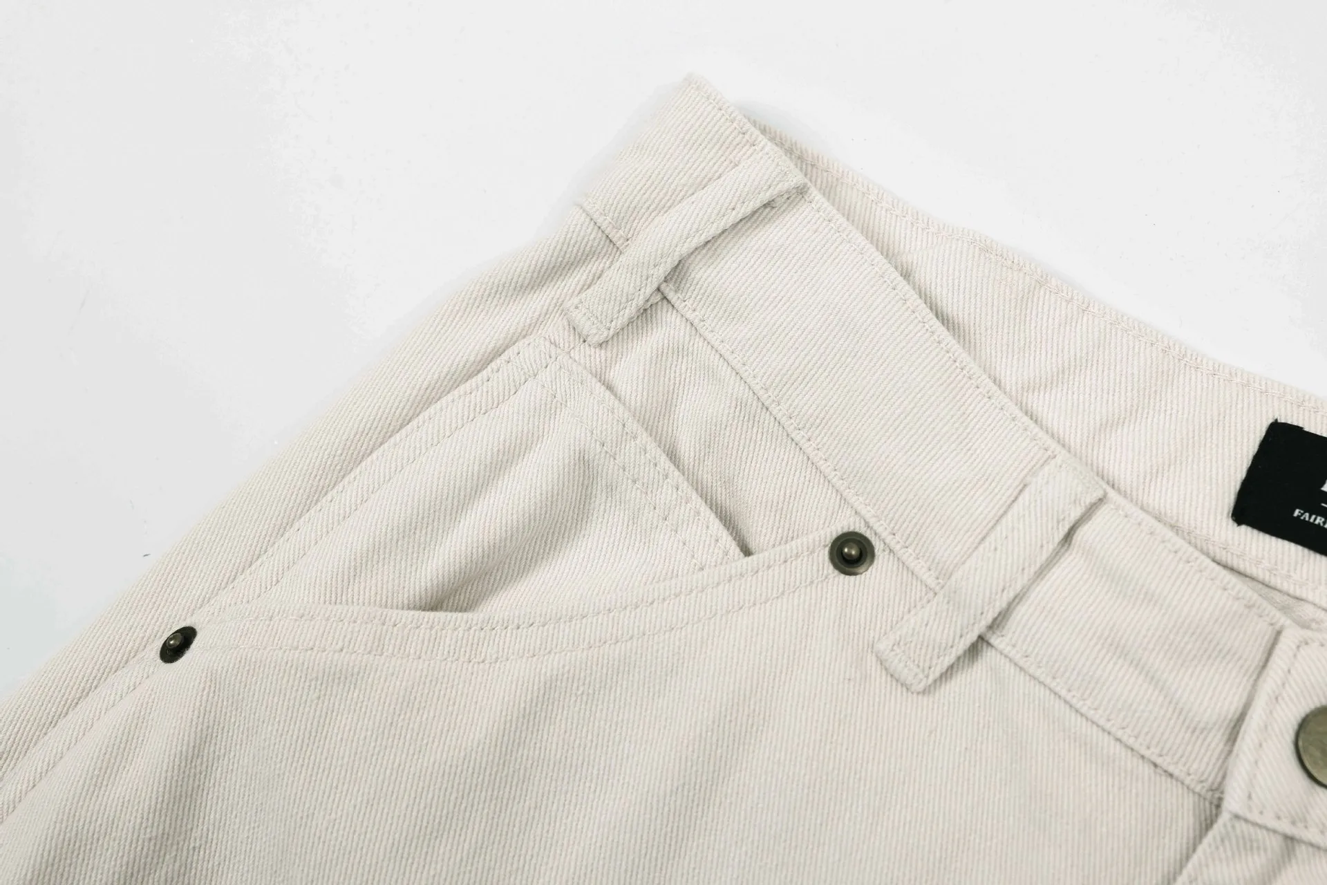 Jiayiku Men's  American Retro Rivet Cutting Wood Fold Denim Shorts Men's Washed Damaged Five-point Pants display picture 20