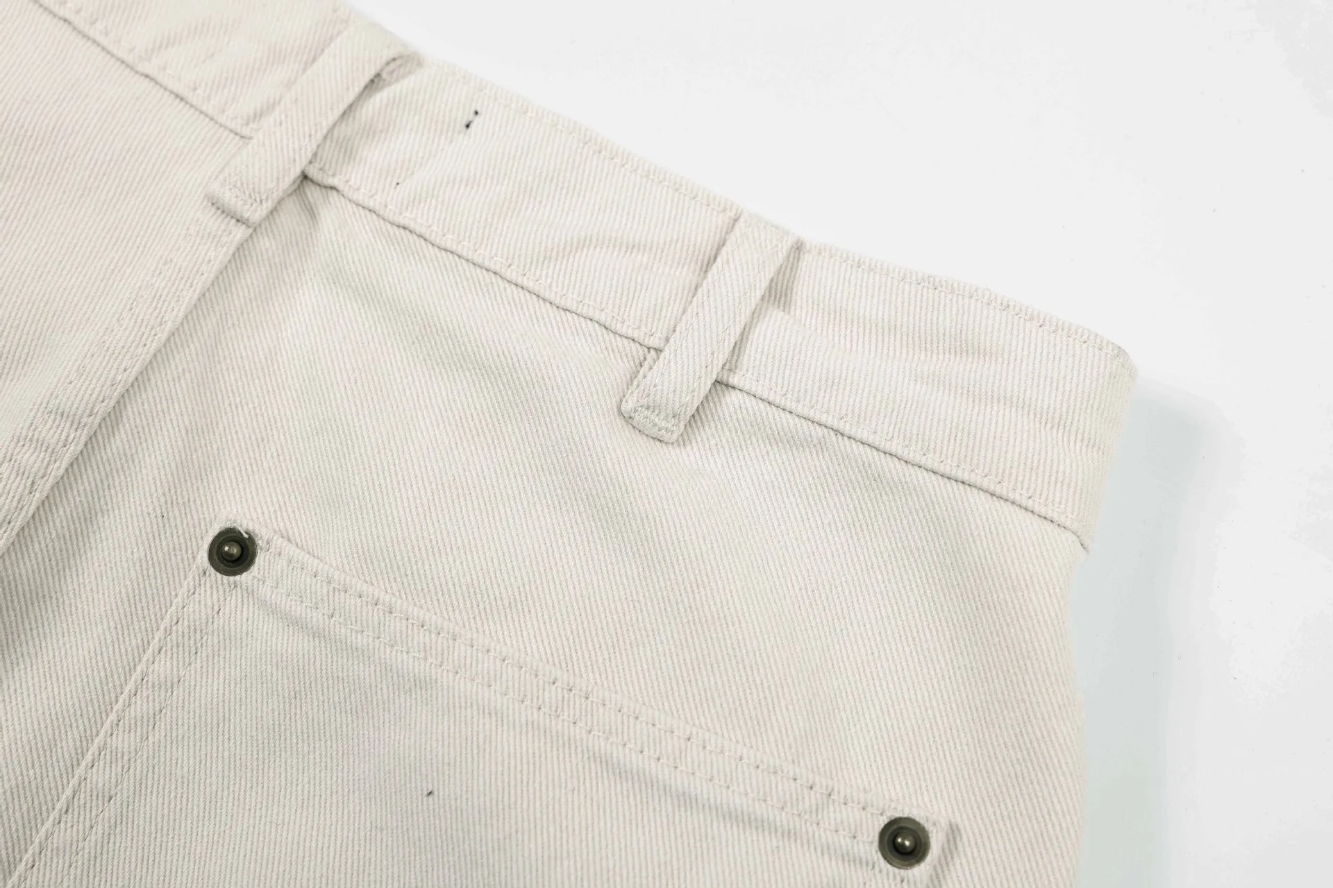 Jiayiku Men's  American Retro Rivet Cutting Wood Fold Denim Shorts Men's Washed Damaged Five-point Pants display picture 22