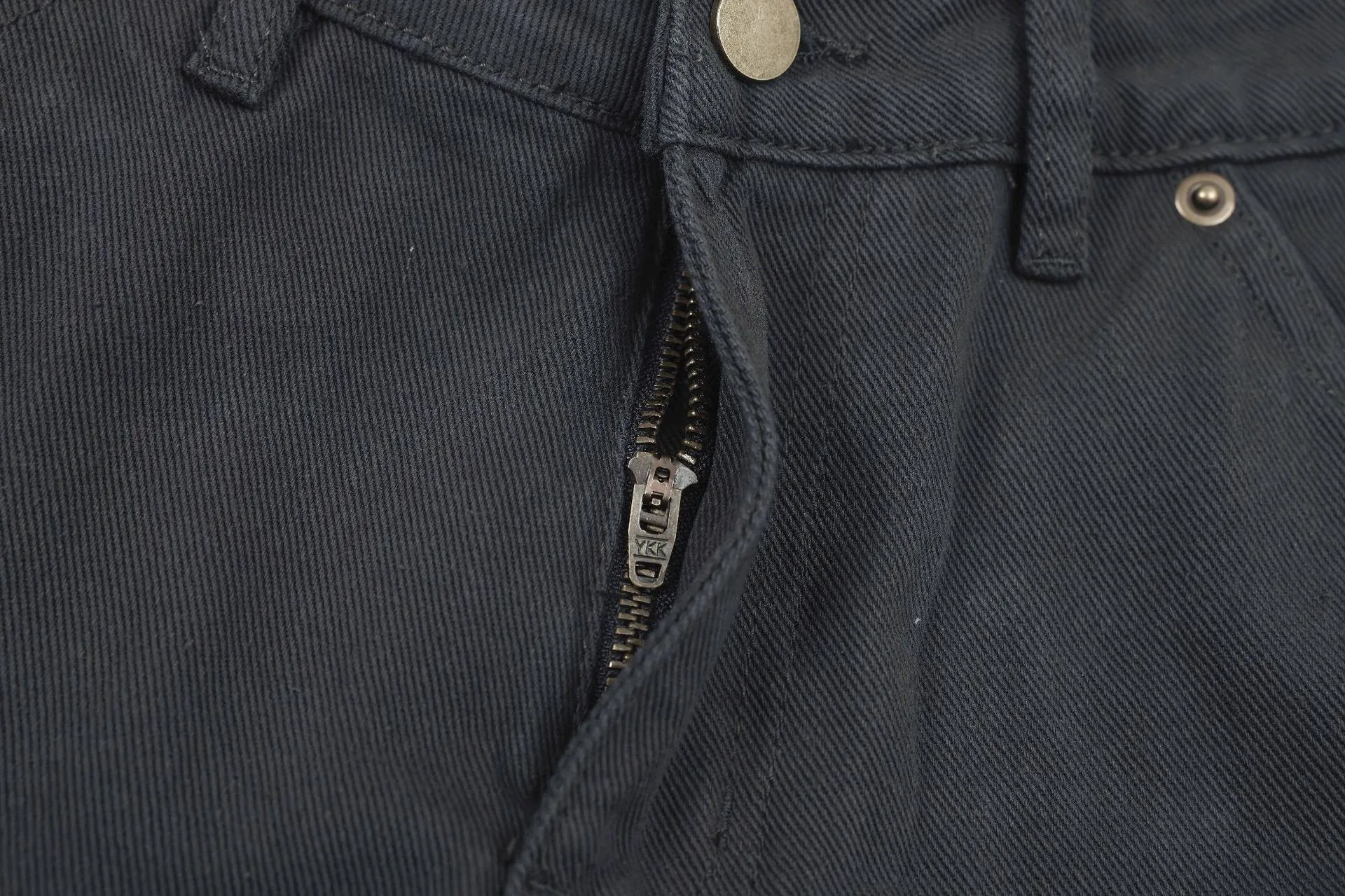 Jiayiku Men's  American Retro Rivet Cutting Wood Fold Denim Shorts Men's Washed Damaged Five-point Pants display picture 35