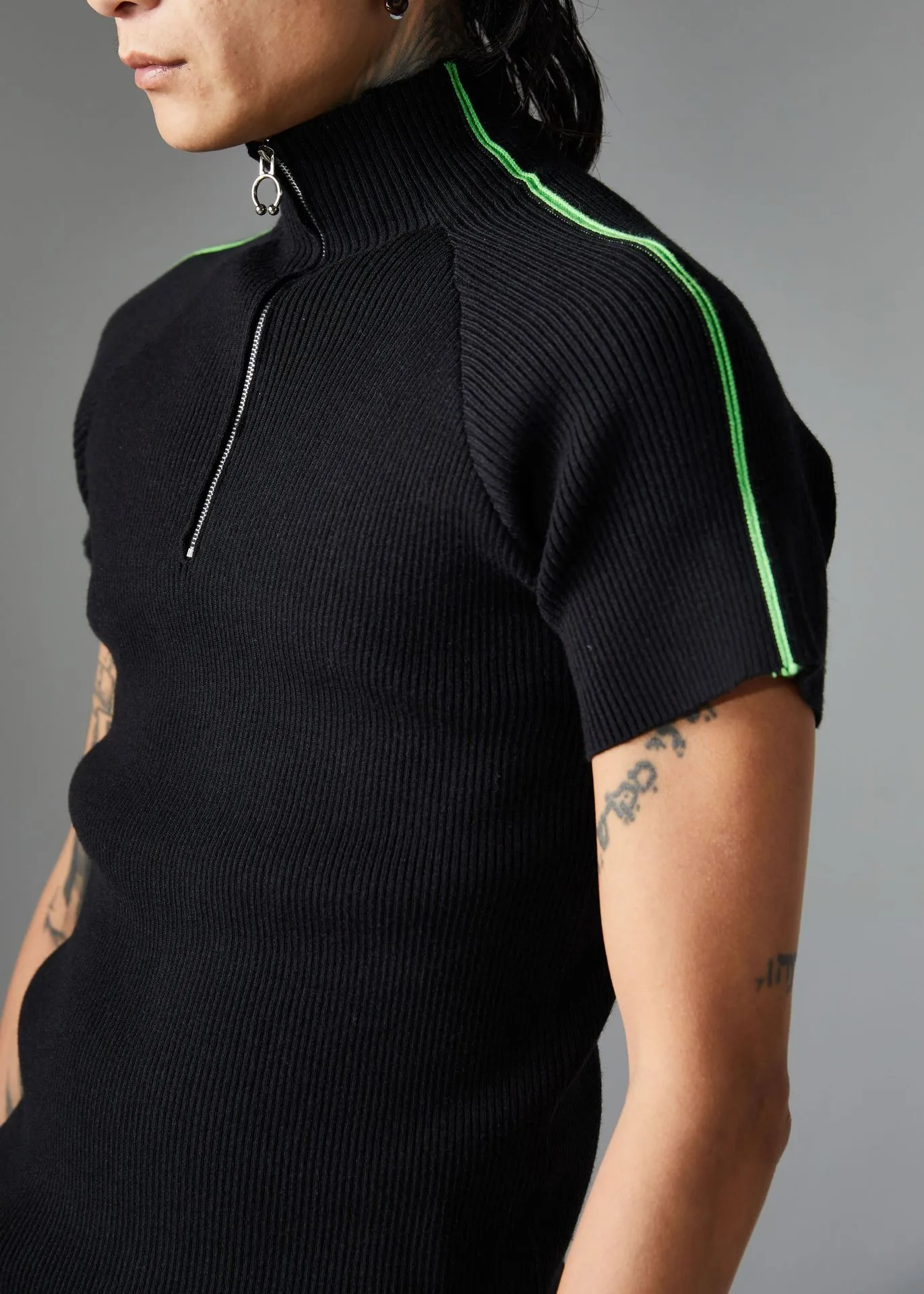 Jiayiku Men's  Summer  Light Luxury Threaded Base Shirt Solid Color Half Open Neck Slim-fit Short-sleeved T-shirt For Men display picture 6