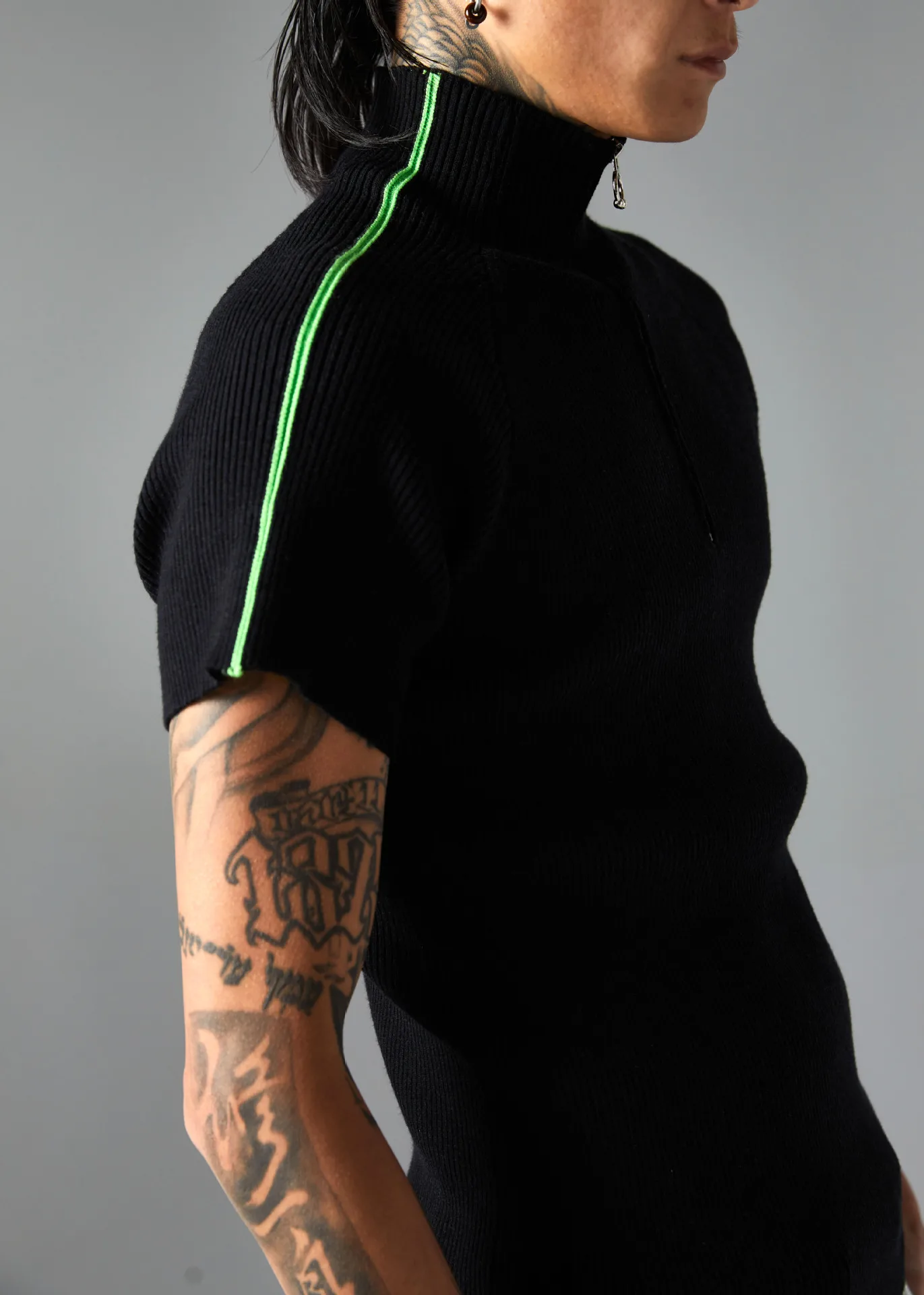 Jiayiku Men's  Summer  Light Luxury Threaded Base Shirt Solid Color Half Open Neck Slim-fit Short-sleeved T-shirt For Men display picture 7
