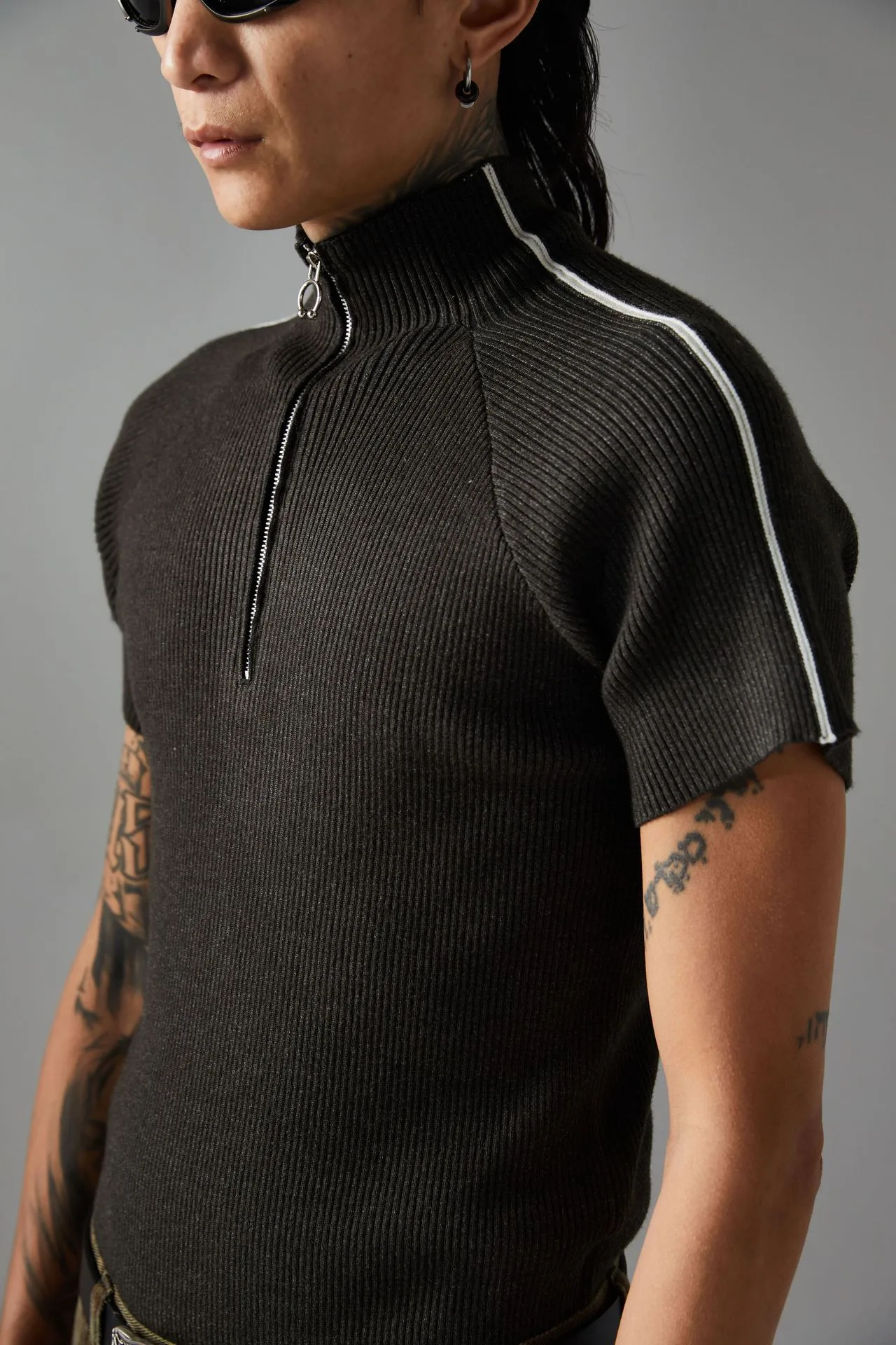 Jiayiku Men's  Summer  Light Luxury Threaded Base Shirt Solid Color Half Open Neck Slim-fit Short-sleeved T-shirt For Men display picture 14