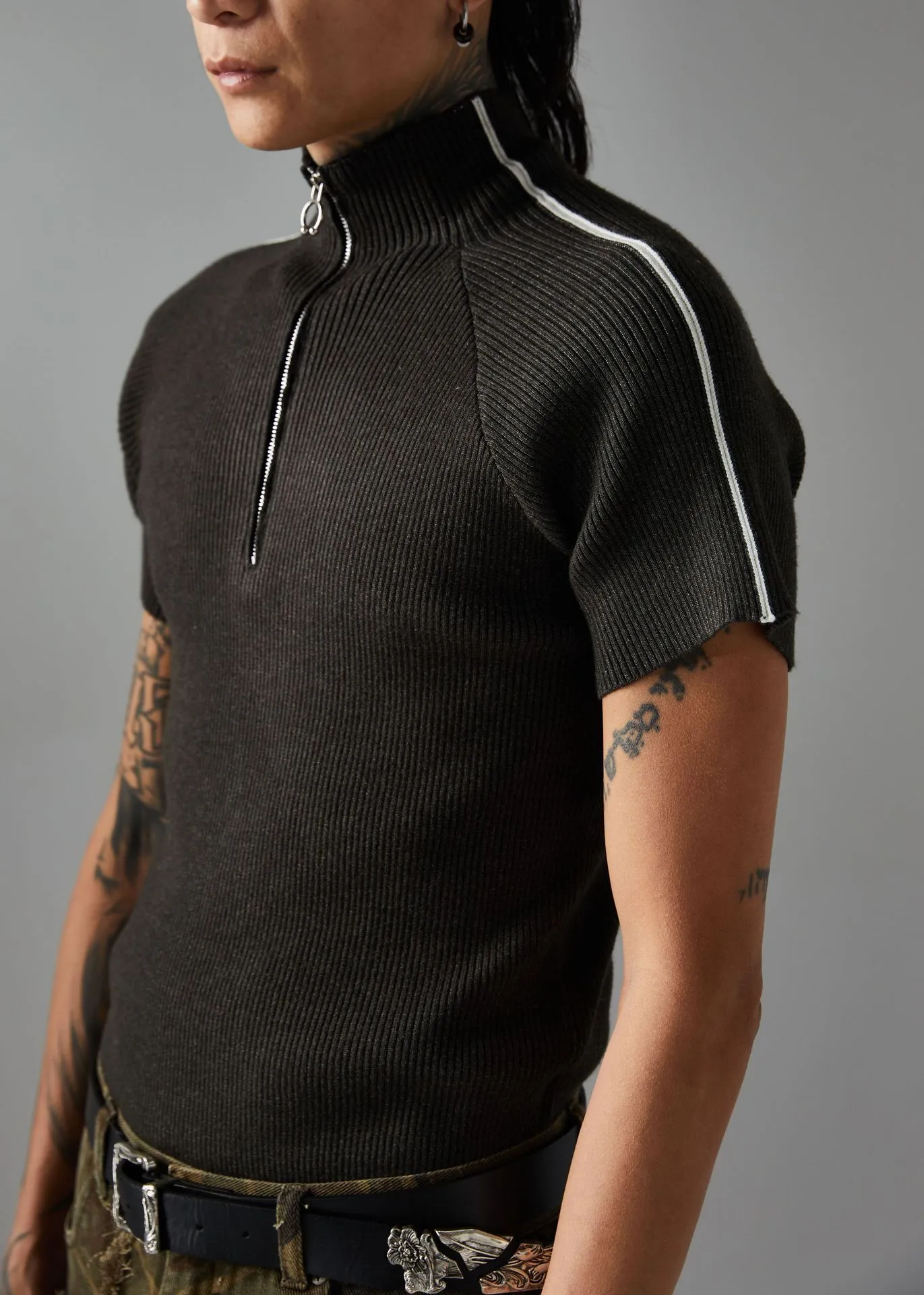 Jiayiku Men's  Summer  Light Luxury Threaded Base Shirt Solid Color Half Open Neck Slim-fit Short-sleeved T-shirt For Men display picture 15