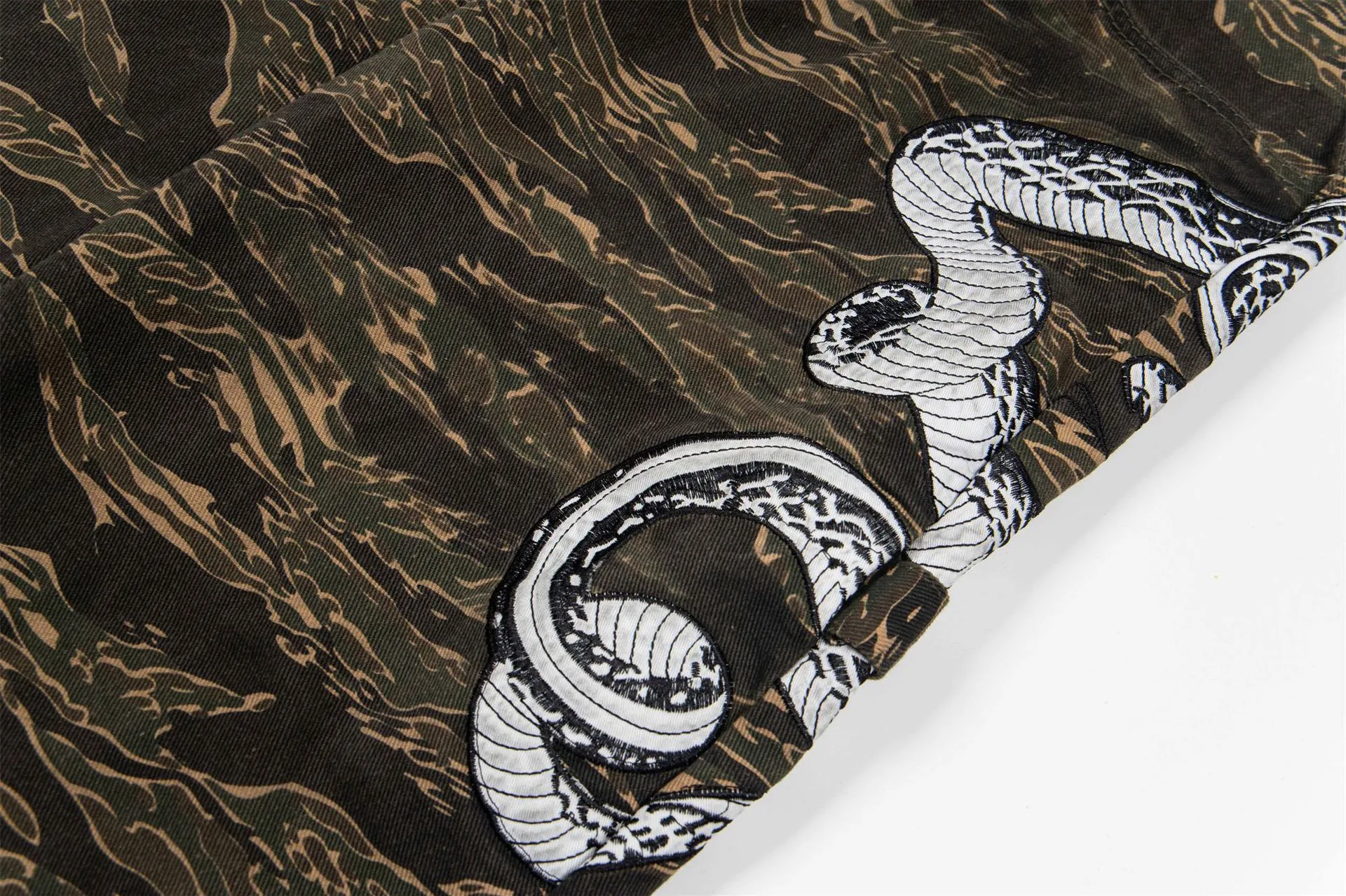 Jiayiku Trendy Brand  Python Embroidered High Street  Vibe Camouflage Casual Pants Men And Women Ins Trendy Straight Pants display picture 8