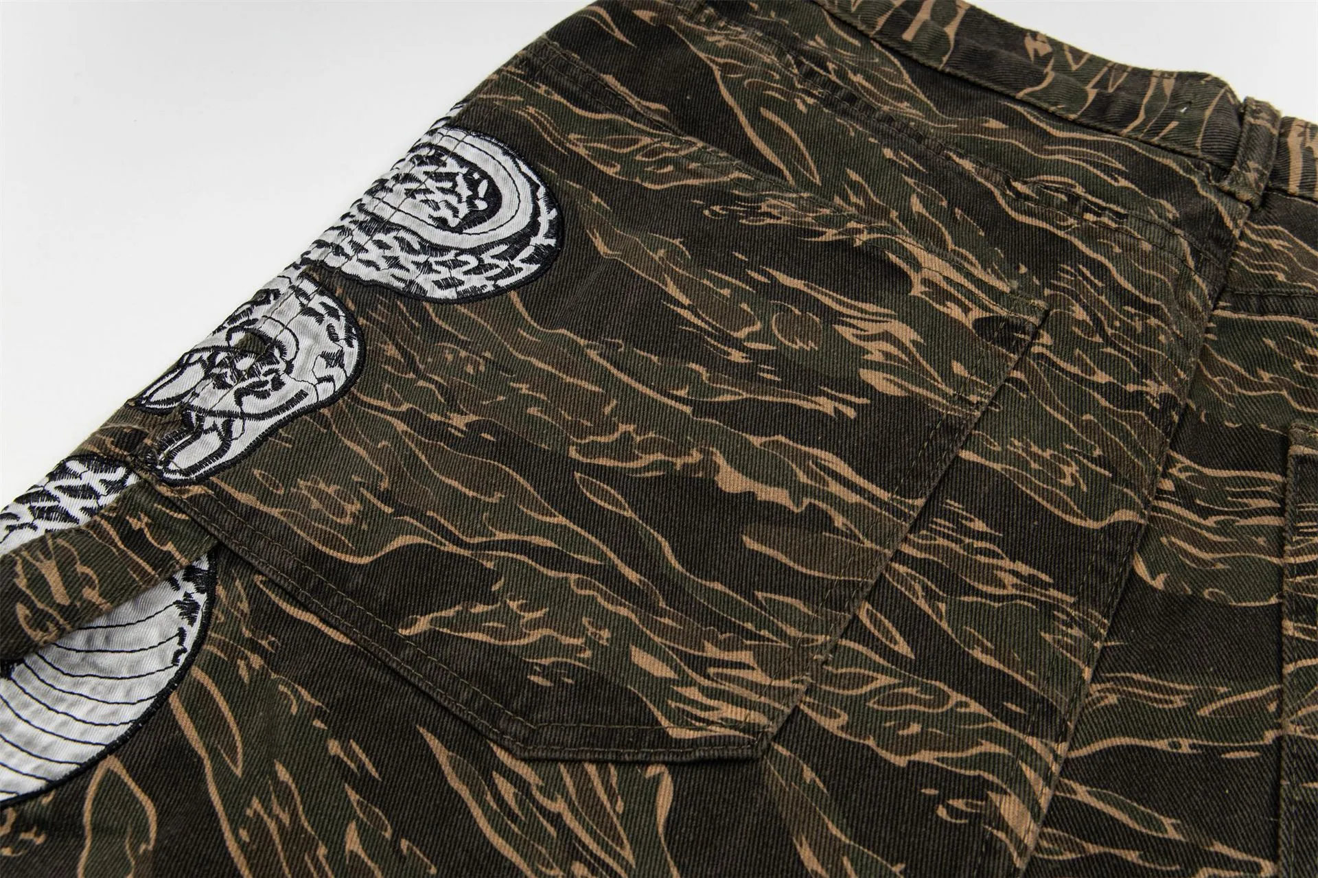 Jiayiku Trendy Brand  Python Embroidered High Street  Vibe Camouflage Casual Pants Men And Women Ins Trendy Straight Pants display picture 9