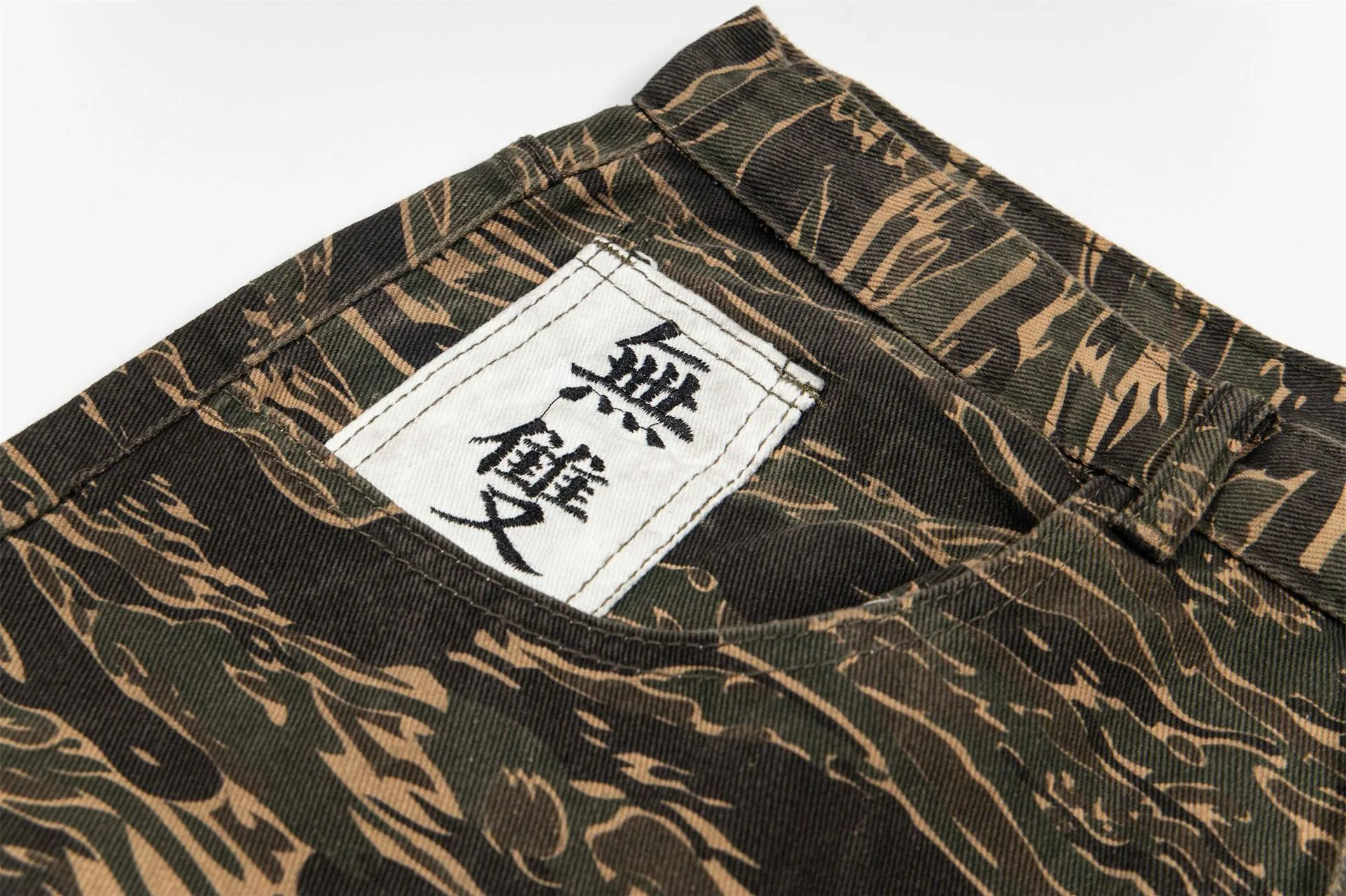 Jiayiku Trendy Brand  Python Embroidered High Street  Vibe Camouflage Casual Pants Men And Women Ins Trendy Straight Pants display picture 10