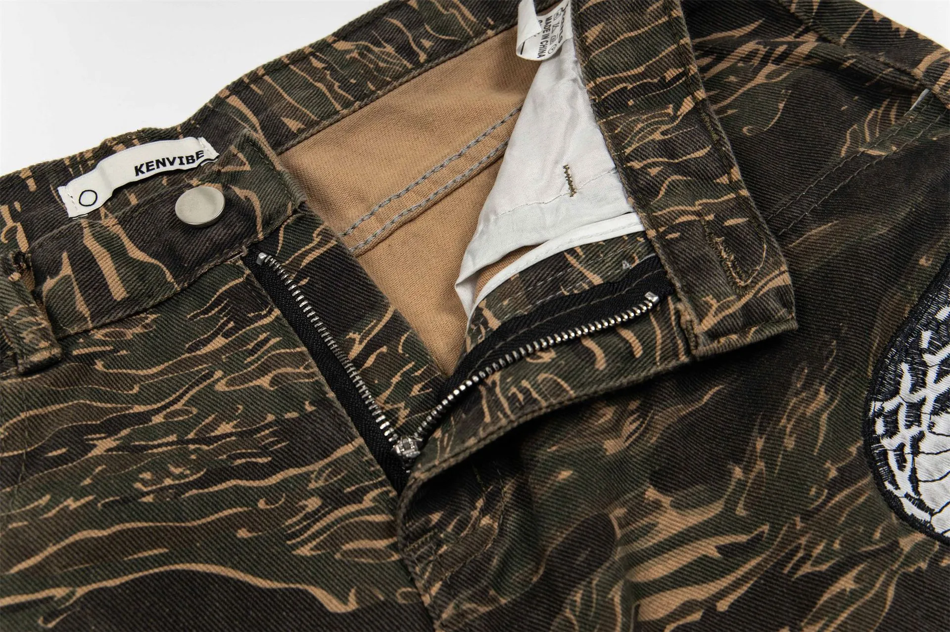 Jiayiku Trendy Brand  Python Embroidered High Street  Vibe Camouflage Casual Pants Men And Women Ins Trendy Straight Pants display picture 12