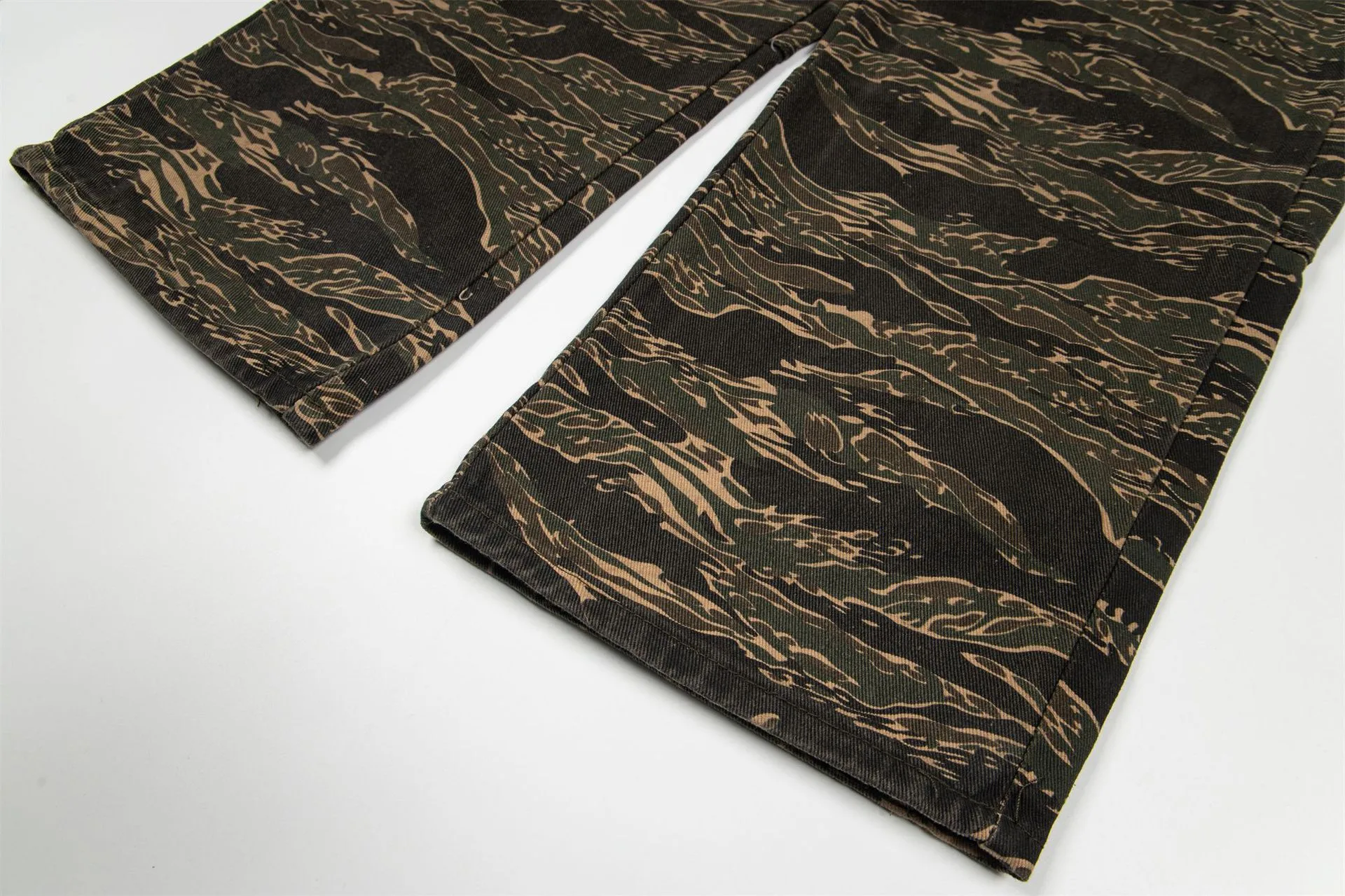 Jiayiku Trendy Brand  Python Embroidered High Street  Vibe Camouflage Casual Pants Men And Women Ins Trendy Straight Pants display picture 14