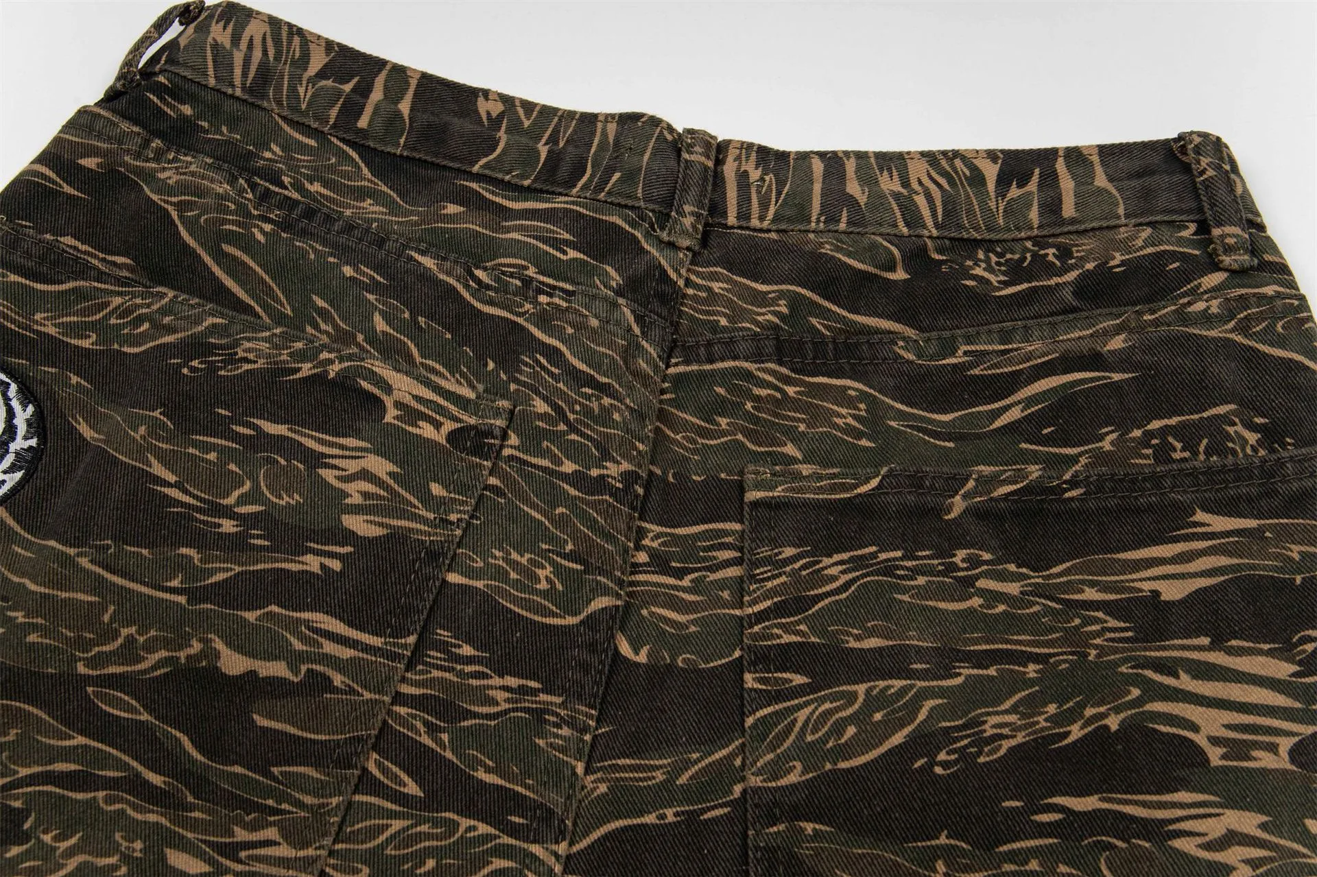 Jiayiku Trendy Brand  Python Embroidered High Street  Vibe Camouflage Casual Pants Men And Women Ins Trendy Straight Pants display picture 15