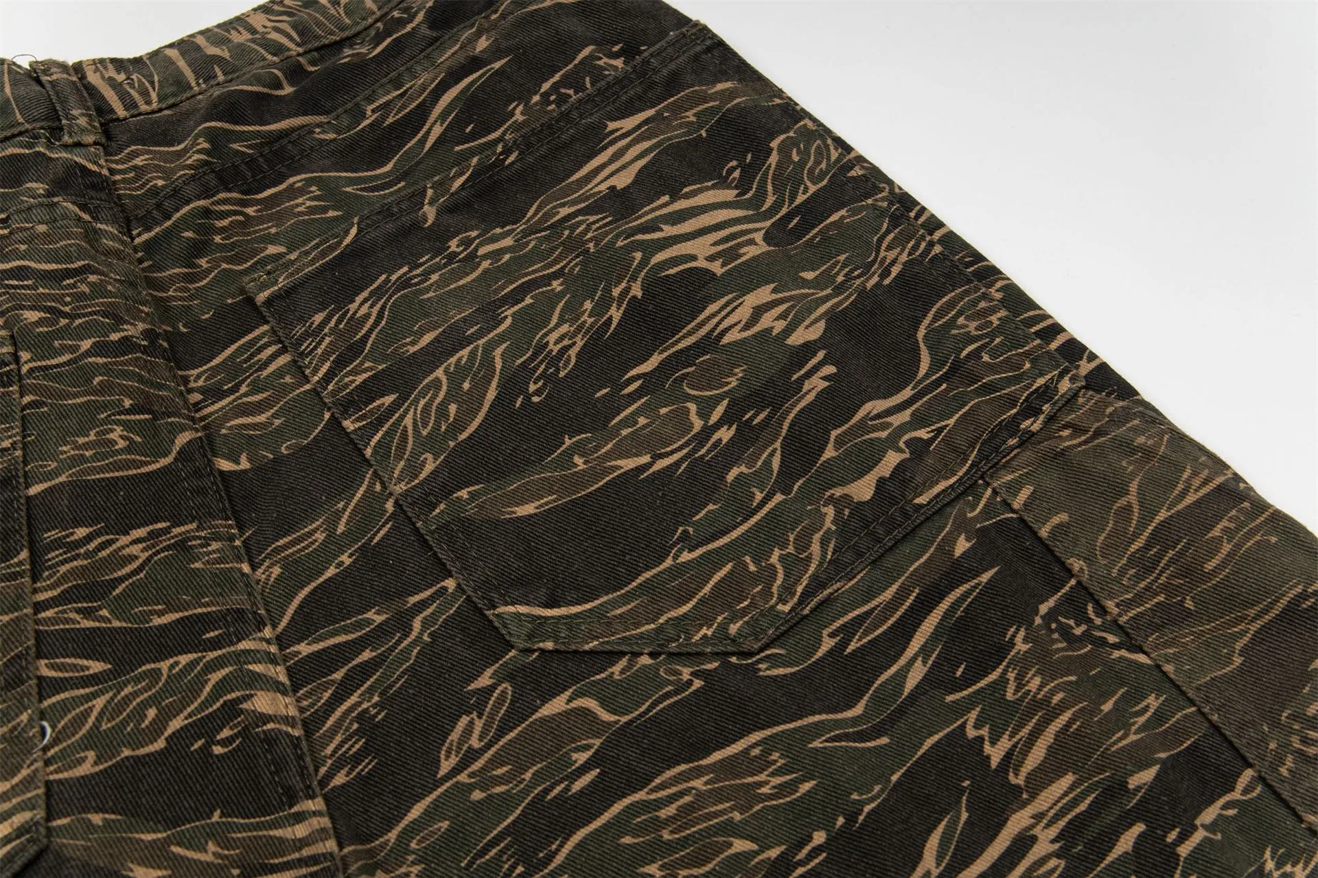 Jiayiku Trendy Brand  Python Embroidered High Street  Vibe Camouflage Casual Pants Men And Women Ins Trendy Straight Pants display picture 17
