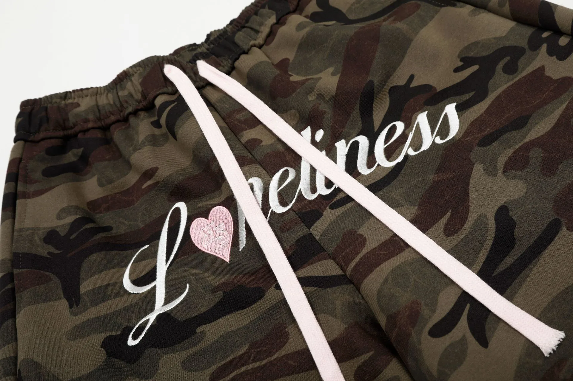 Jiayiku Tide Brand   High Street Vibe Style Camouflage Shorts Men's And Women's Ins Tide Embroidered Pants Men's And Women's display picture 7