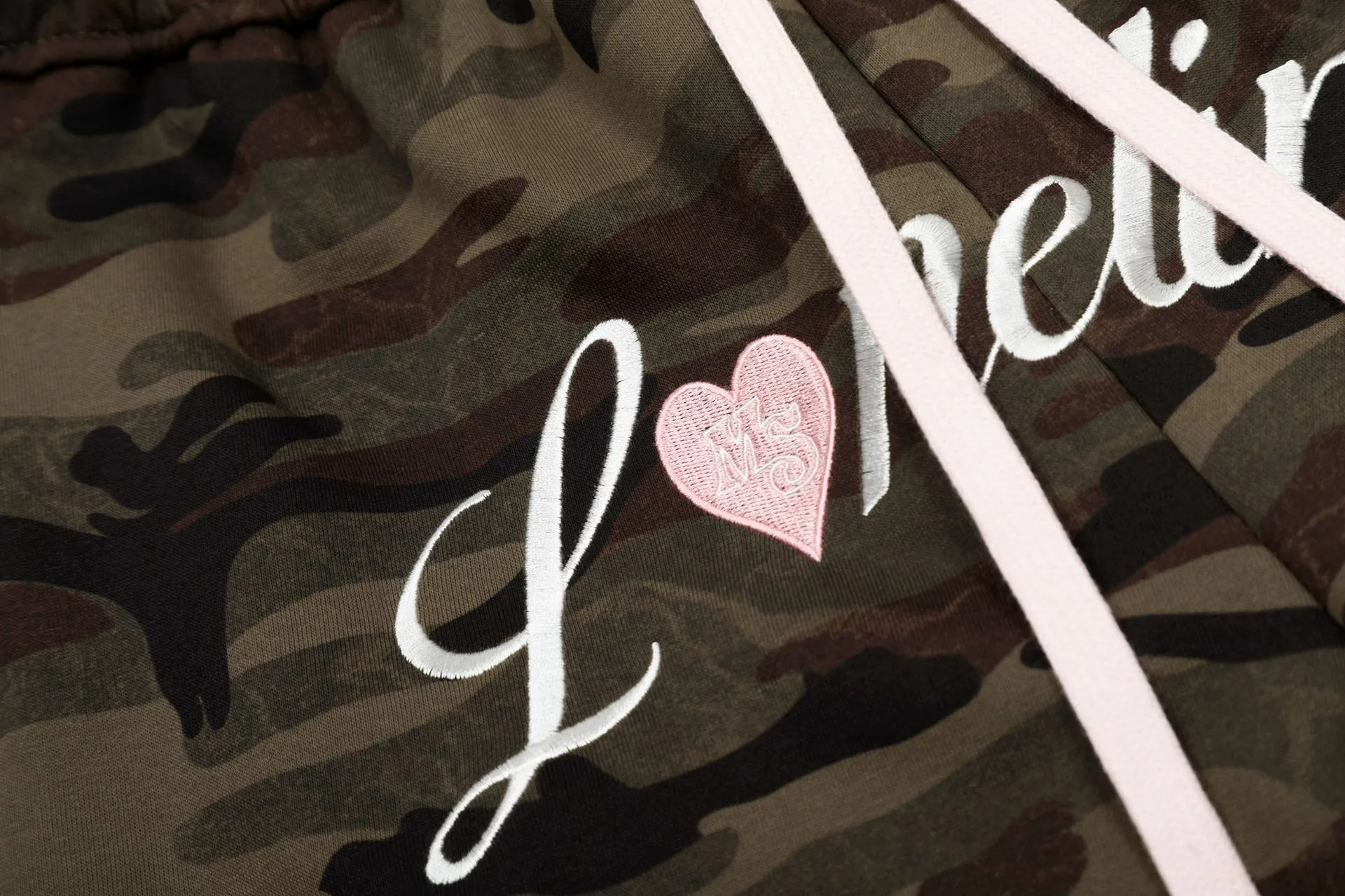 Jiayiku Tide Brand   High Street Vibe Style Camouflage Shorts Men's And Women's Ins Tide Embroidered Pants Men's And Women's display picture 8