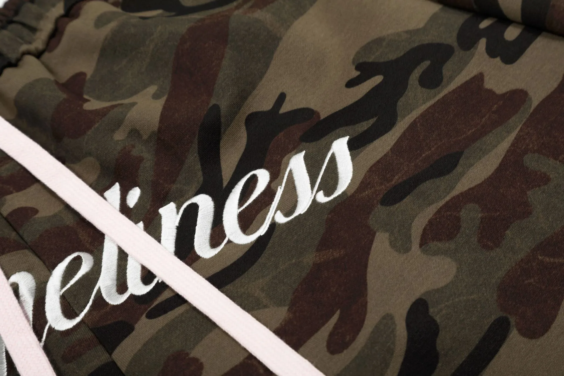 Jiayiku Tide Brand   High Street Vibe Style Camouflage Shorts Men's And Women's Ins Tide Embroidered Pants Men's And Women's display picture 9