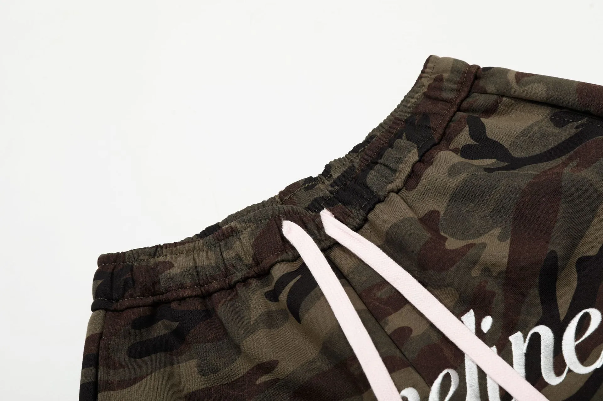 Jiayiku Tide Brand   High Street Vibe Style Camouflage Shorts Men's And Women's Ins Tide Embroidered Pants Men's And Women's display picture 10
