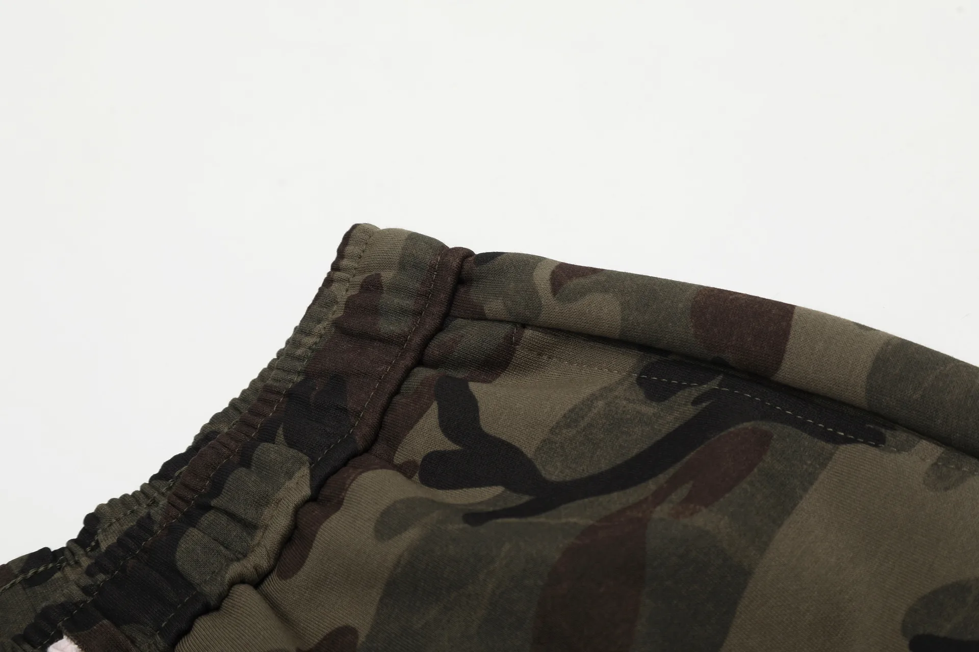 Jiayiku Tide Brand   High Street Vibe Style Camouflage Shorts Men's And Women's Ins Tide Embroidered Pants Men's And Women's display picture 14